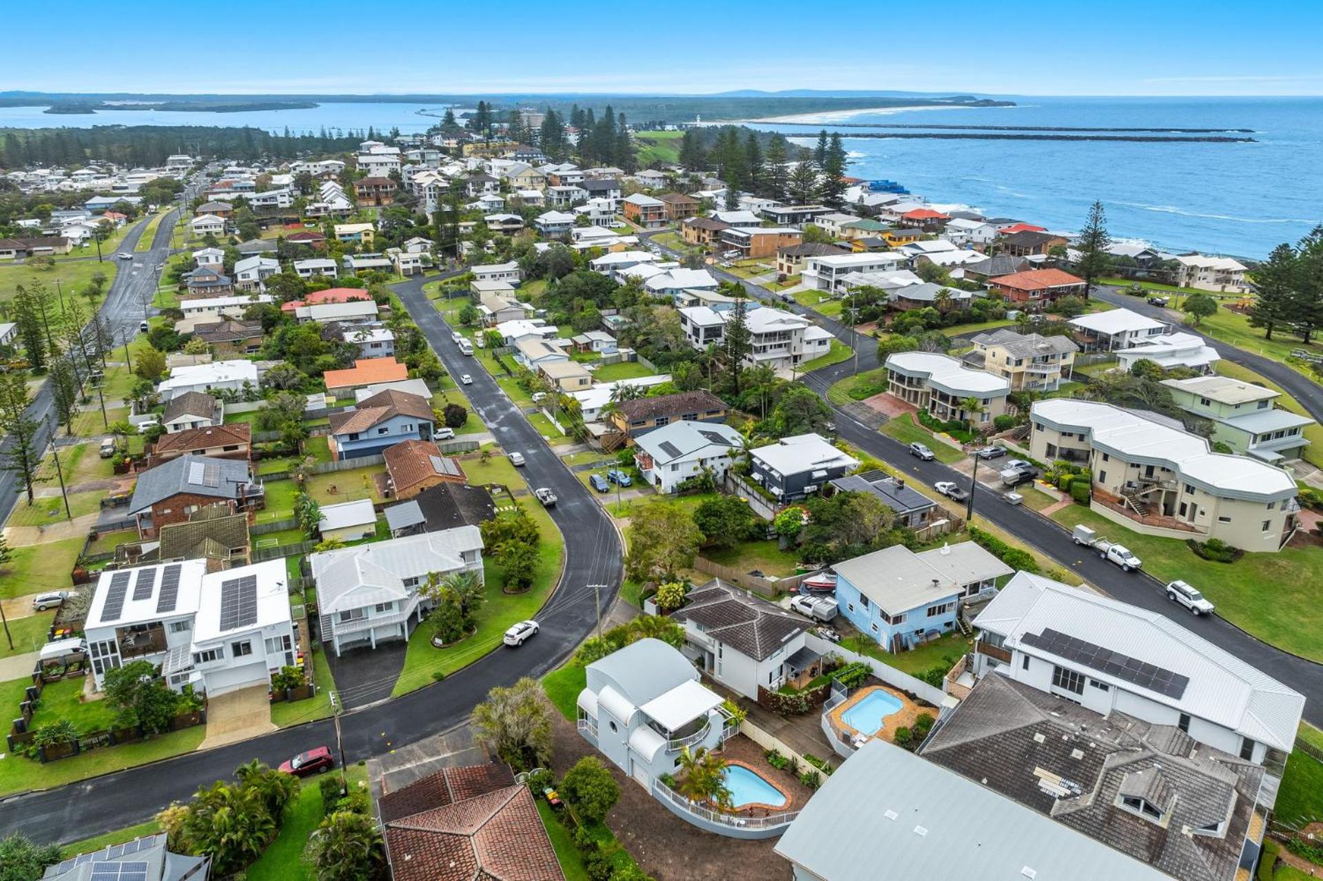THE White Lotus - Sought after Beachside location with pool - Holiday Yamba