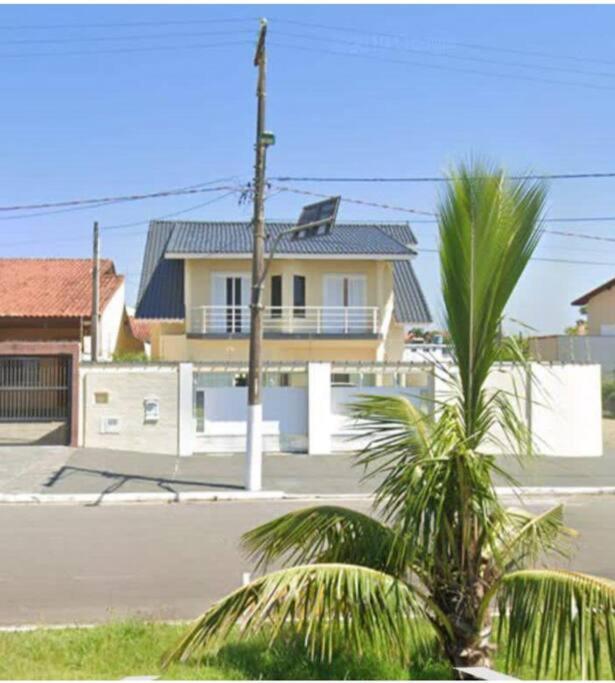 Sobrado no centro frente ao mar
