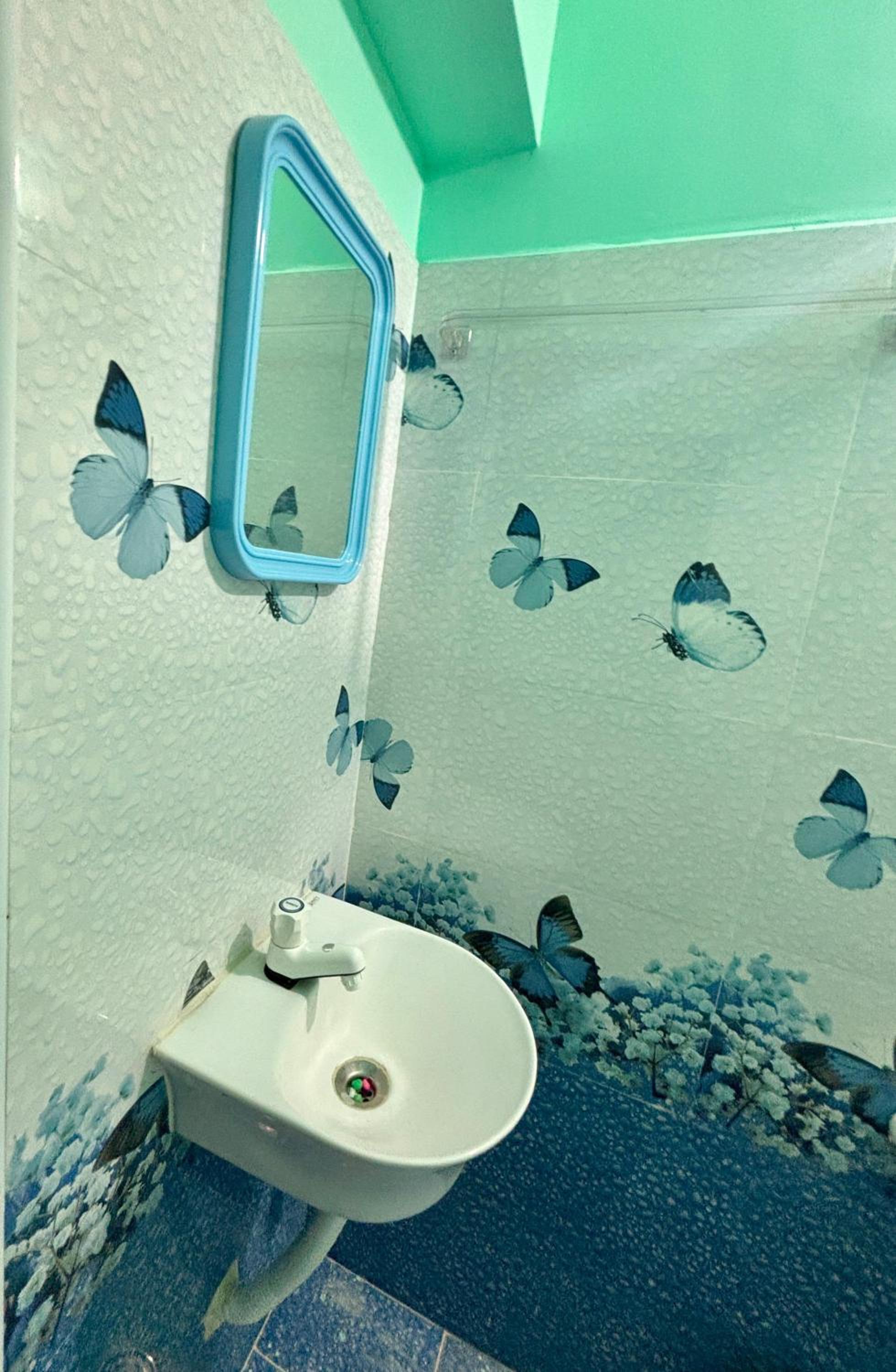 SHaLos Inn