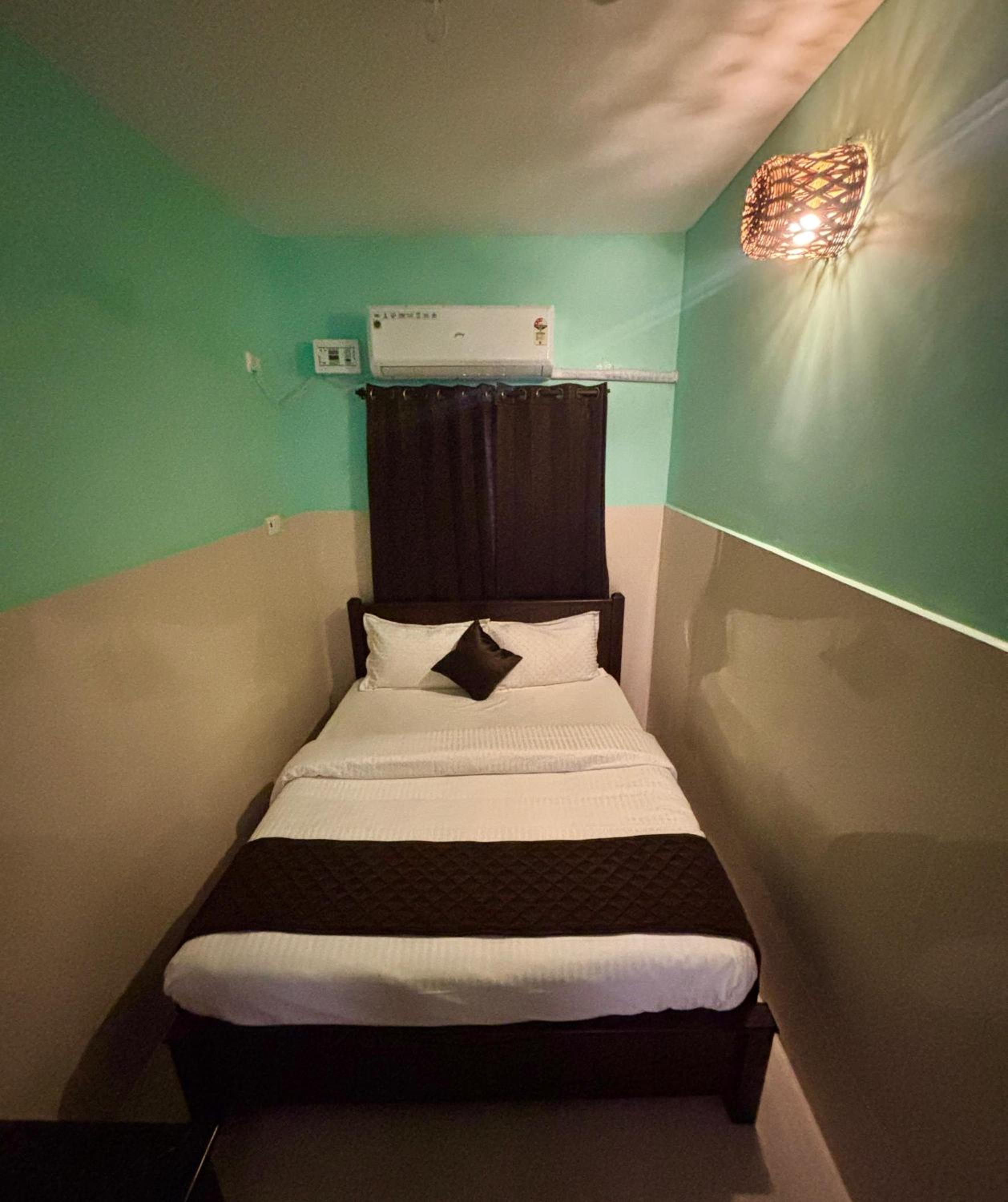 SHaLos Inn