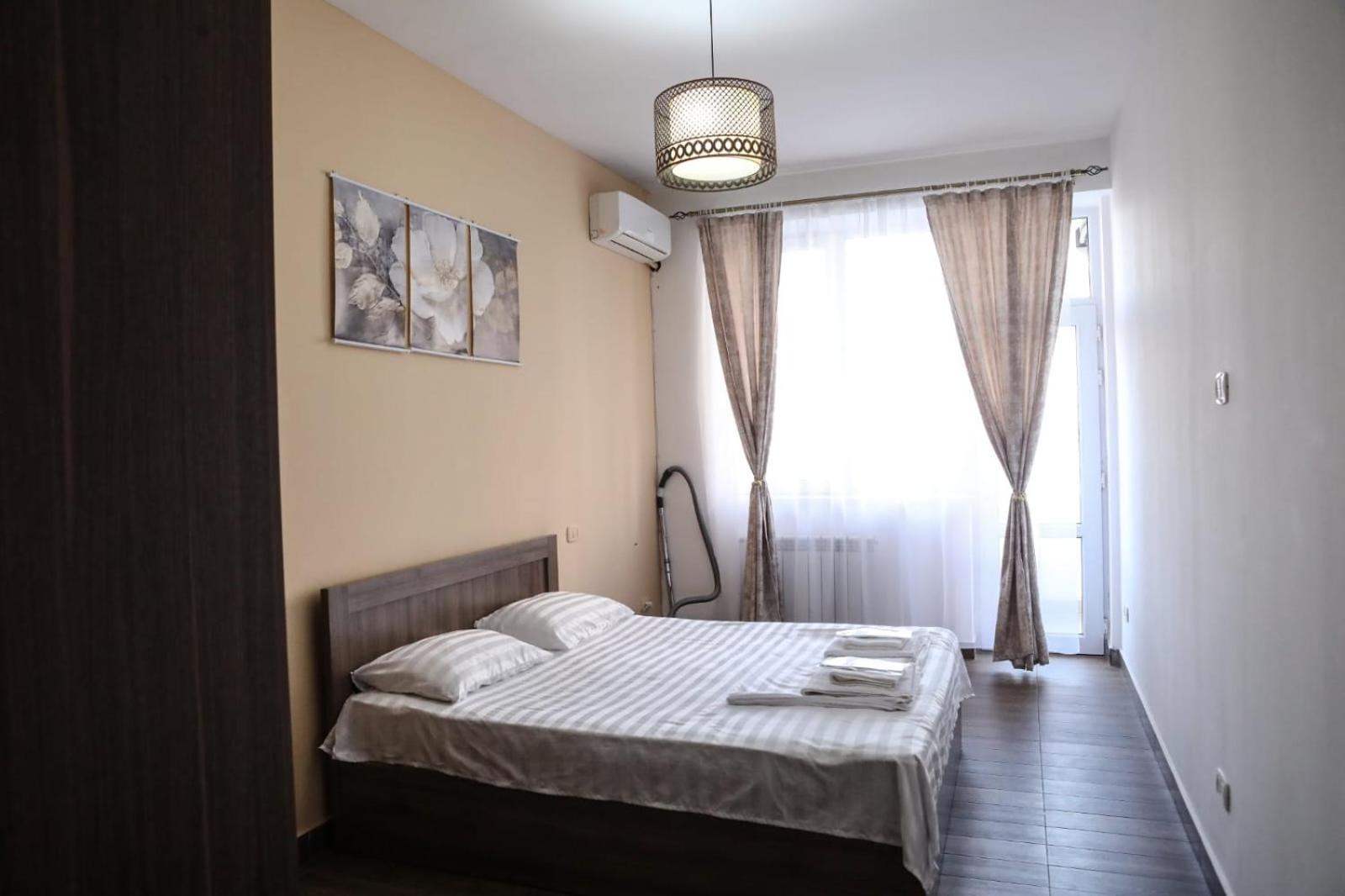 North avenue Art apartment