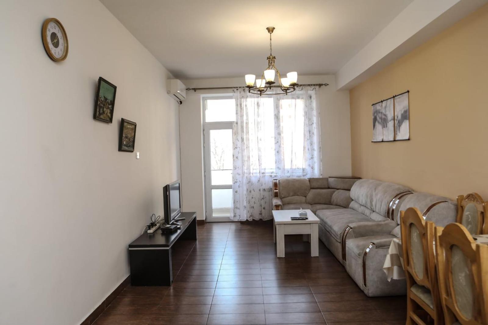 North avenue Art apartment