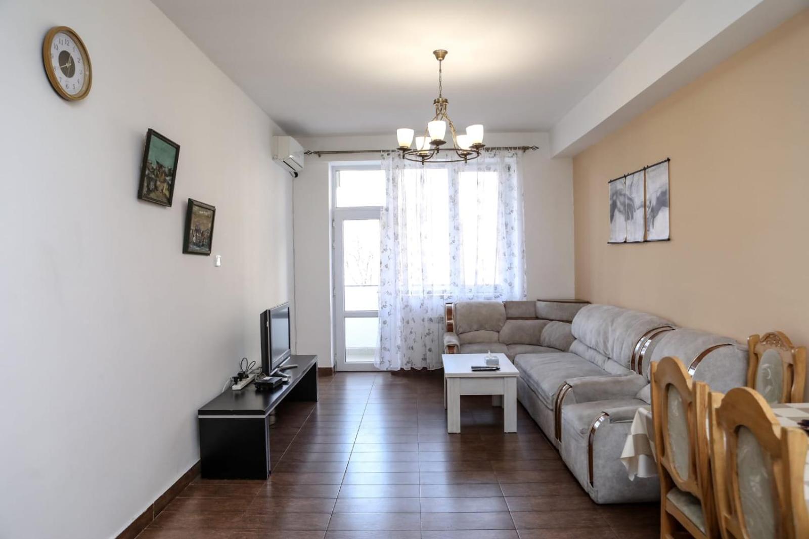 North avenue Art apartment