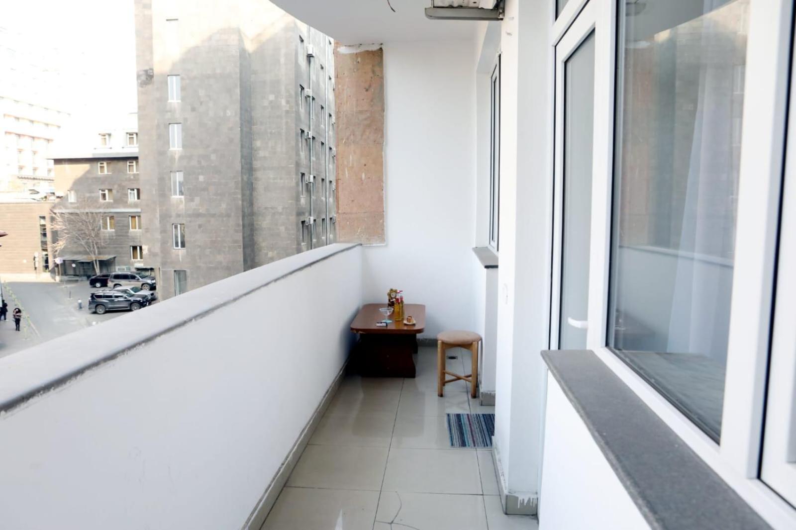 North avenue Art apartment