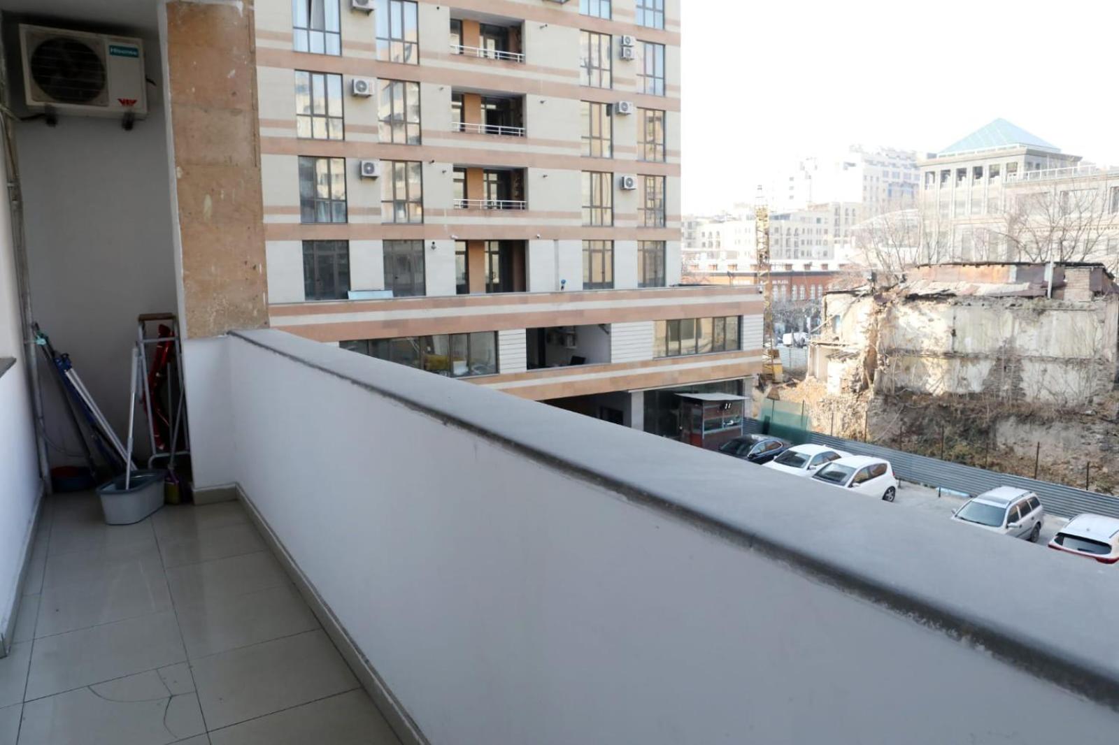 North avenue Art apartment