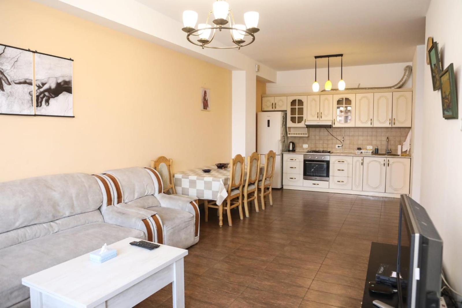 North avenue Art apartment