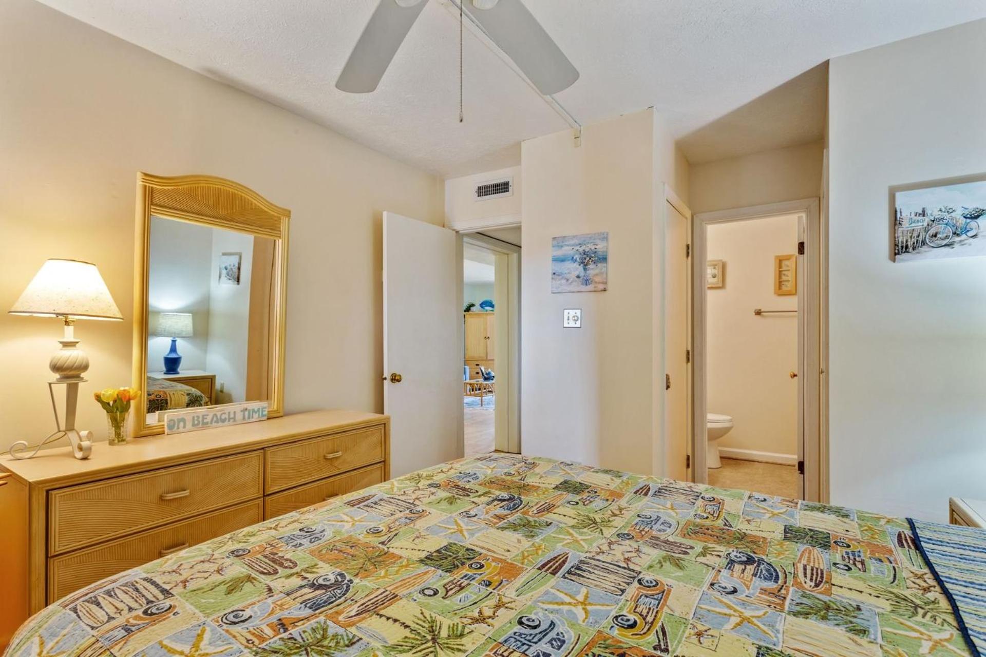 The Mellow Mahi 2 bedroom 200ft to Beach Tennis view 4