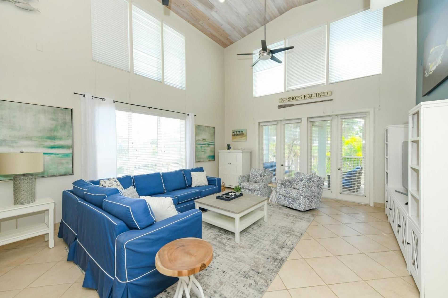 Points Hideaway - Luxury Retreat w Private Pool Deck Stunning Bay Views