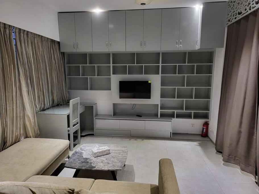 1BR Studio with Rooftop Access