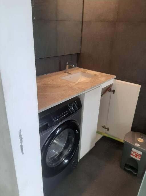 1BR Studio with Rooftop Access