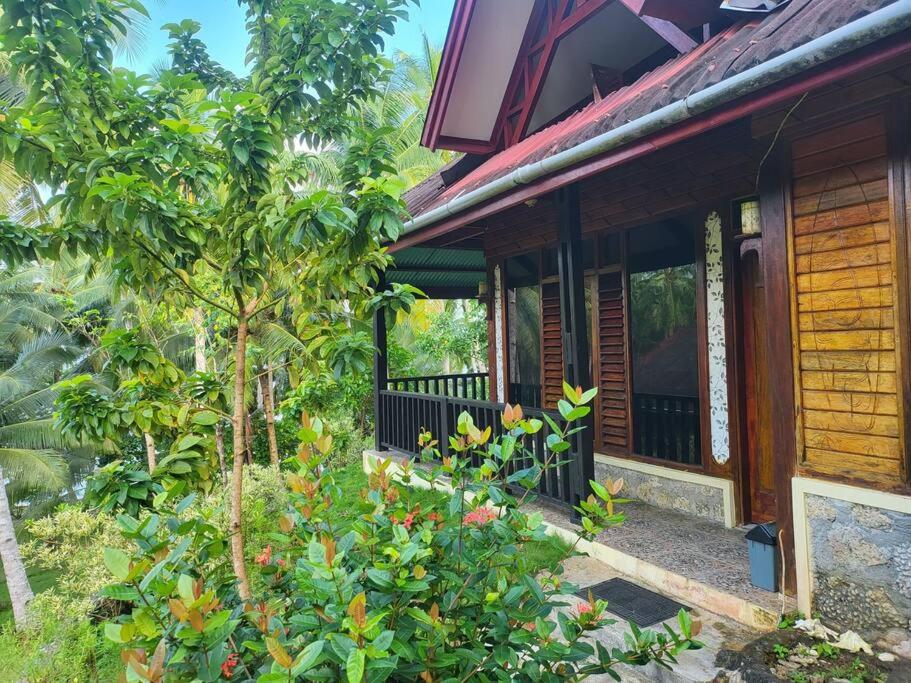 Mentawai Private Villa and Boat at Yantos Place view 3