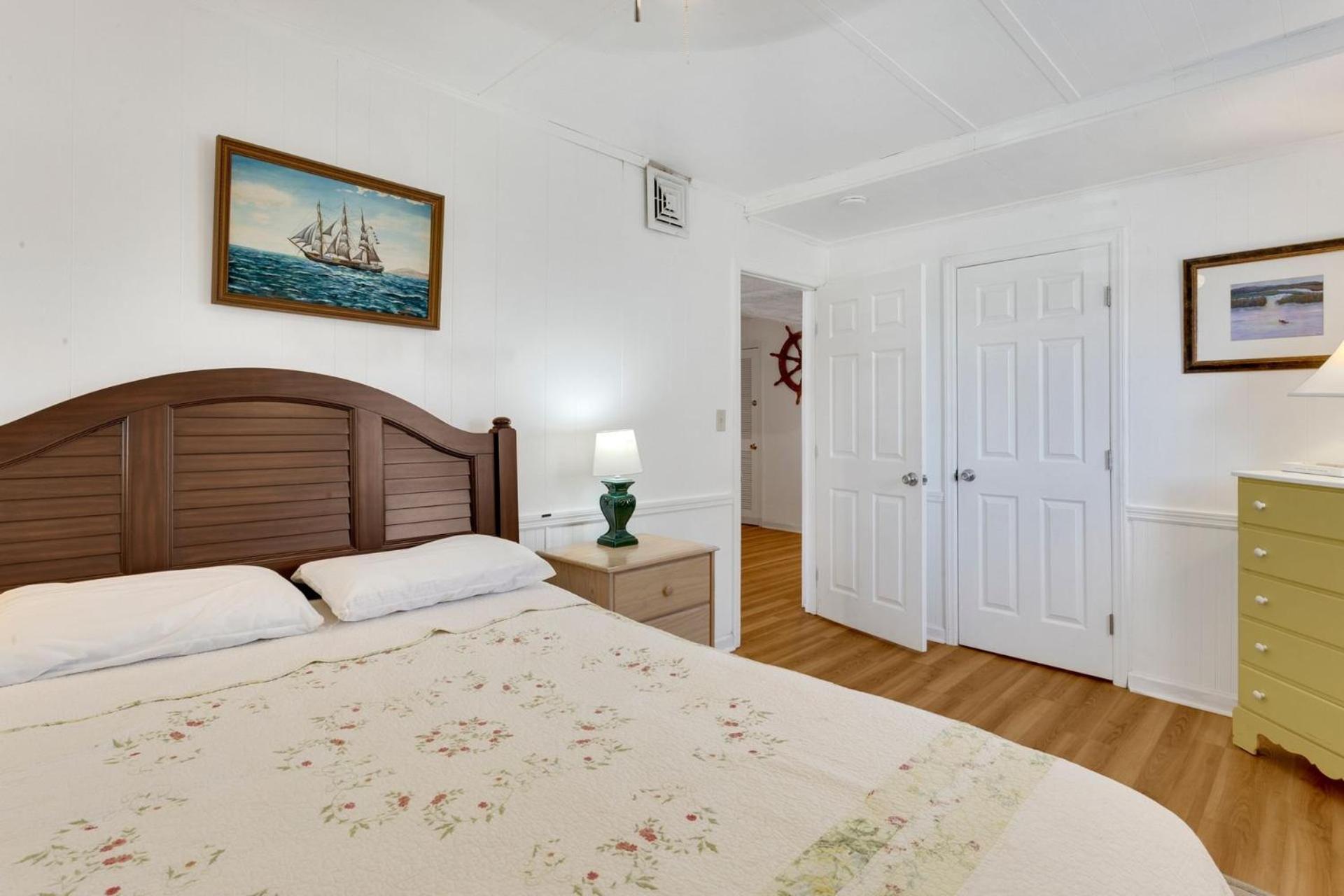 4122 - Blue White Haven view 5