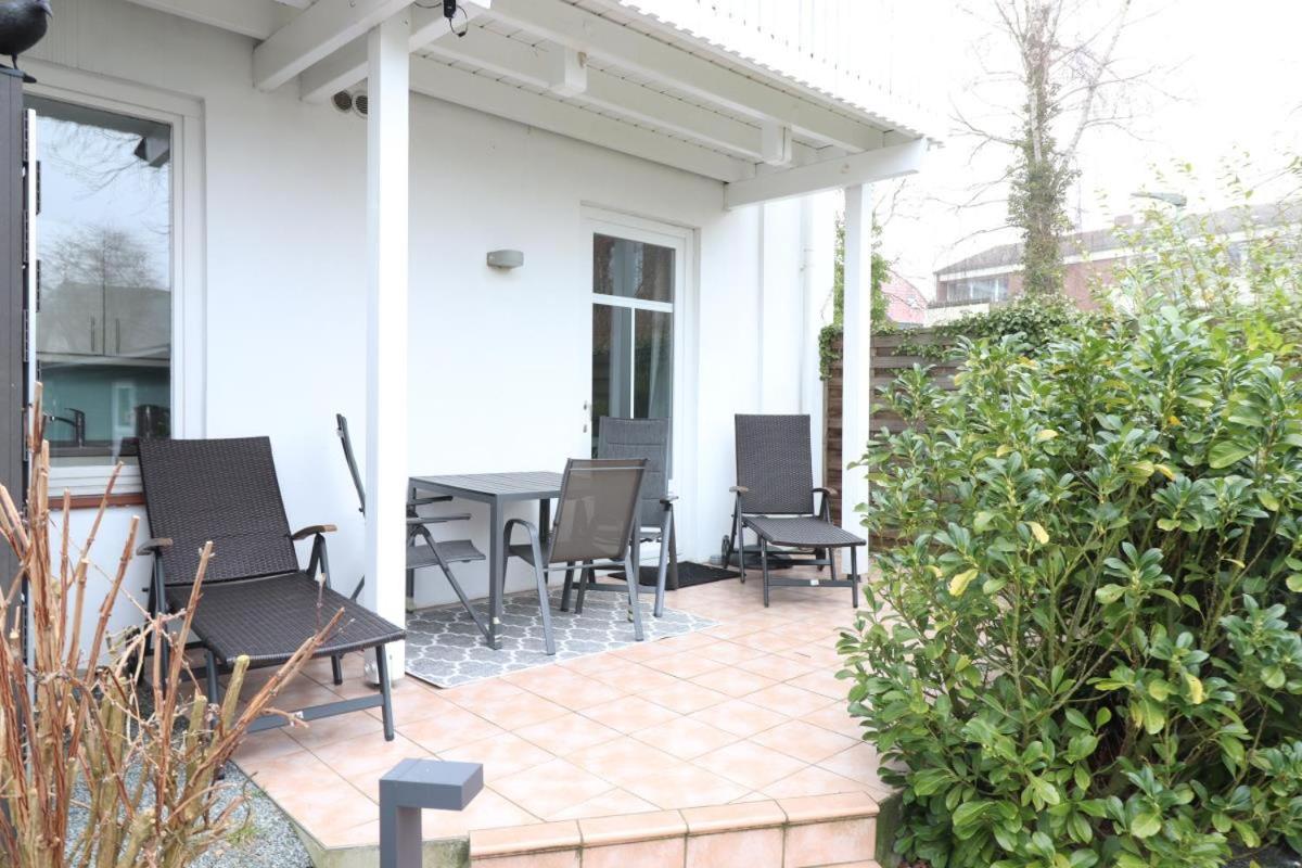 38 Weiße Villa am Schwanenteich EG links