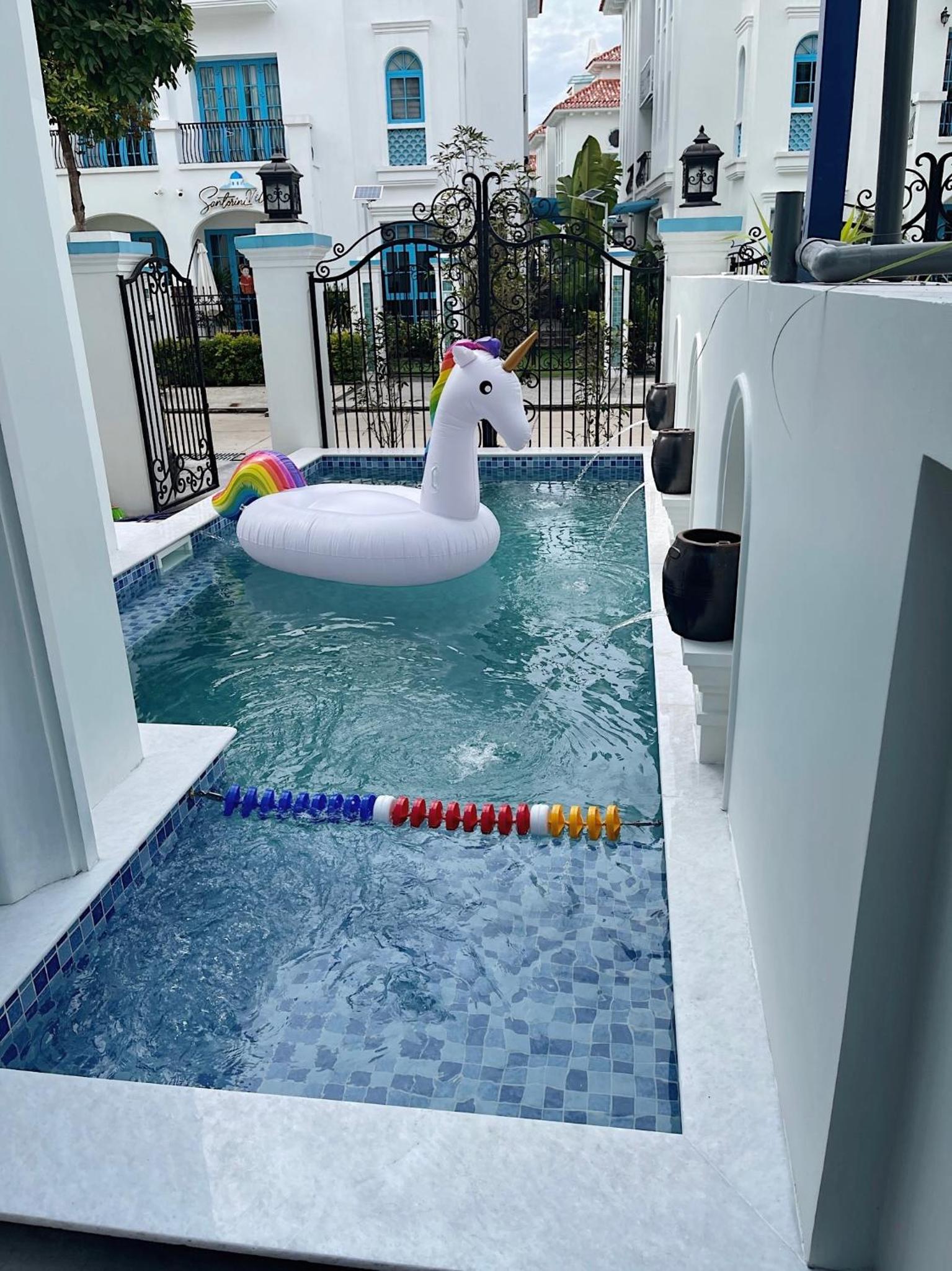 Spacious 6BR Villa Near Beach