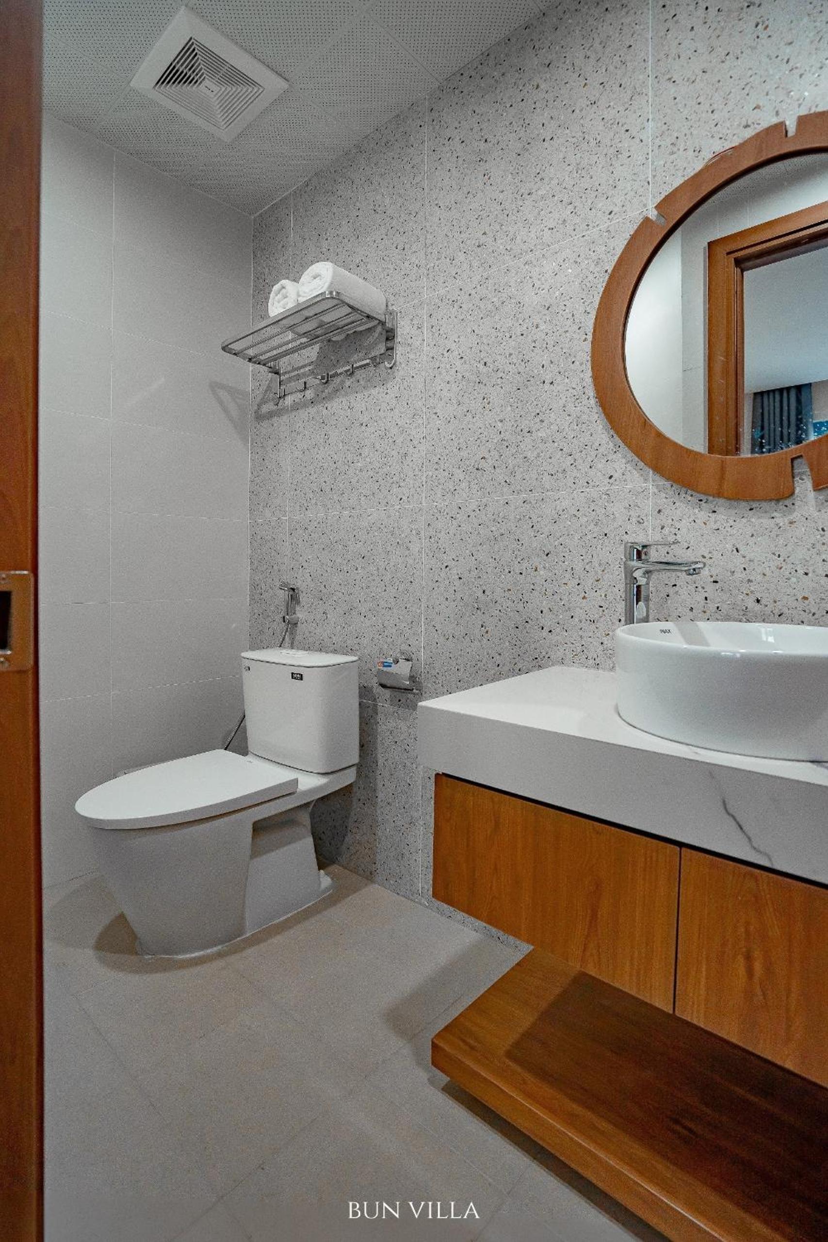 Spacious 6BR Villa Near Beach