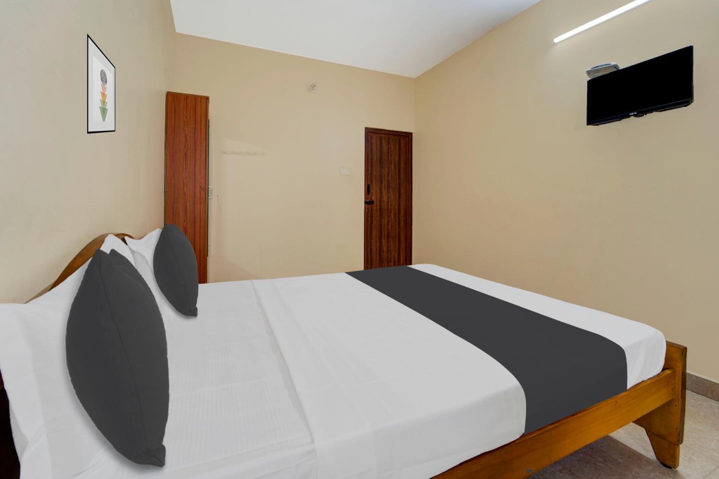 Super Hotel O Chinnamuthu Main Street