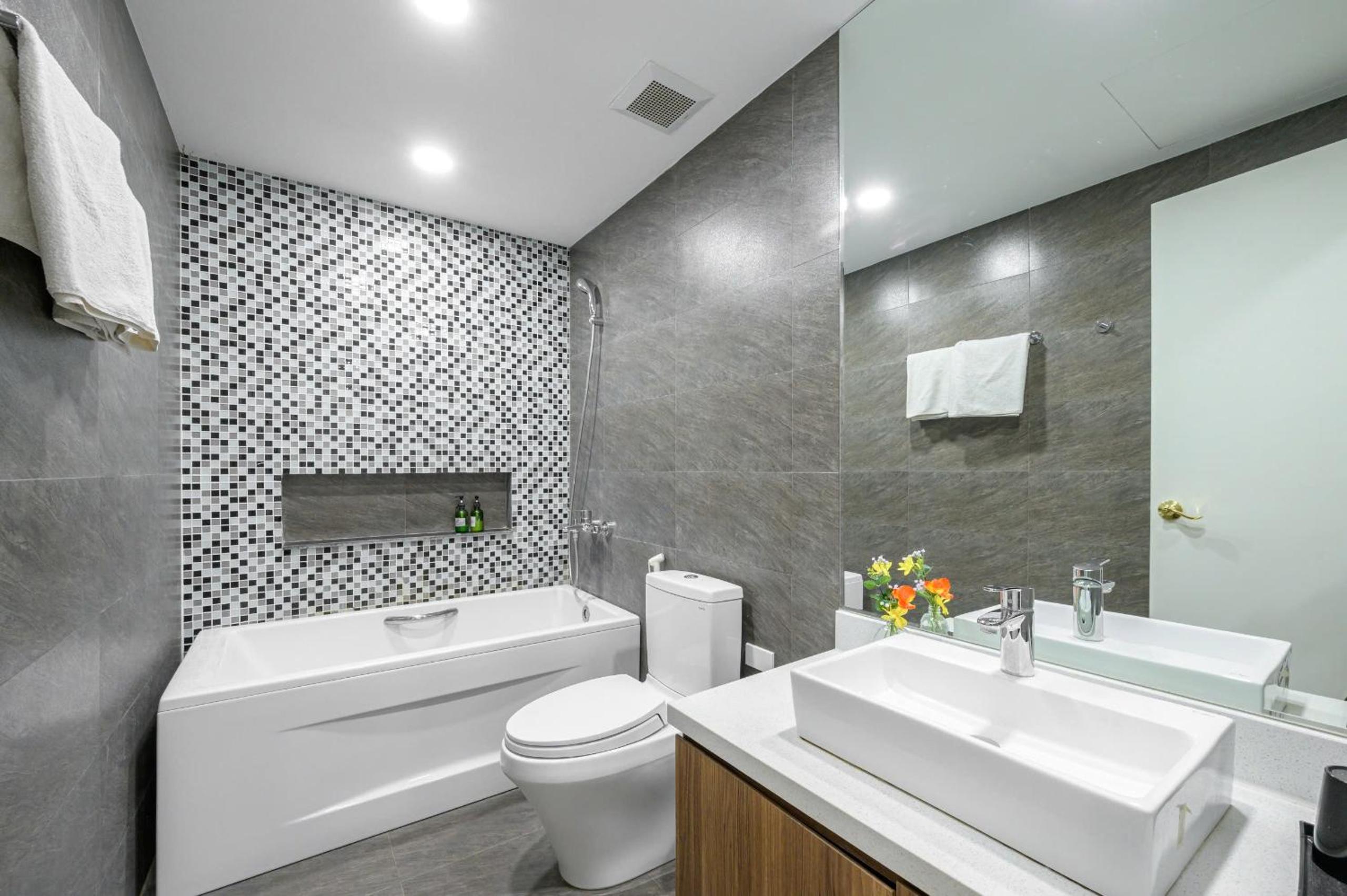 Luxe Paradise Residence - Truc Bach