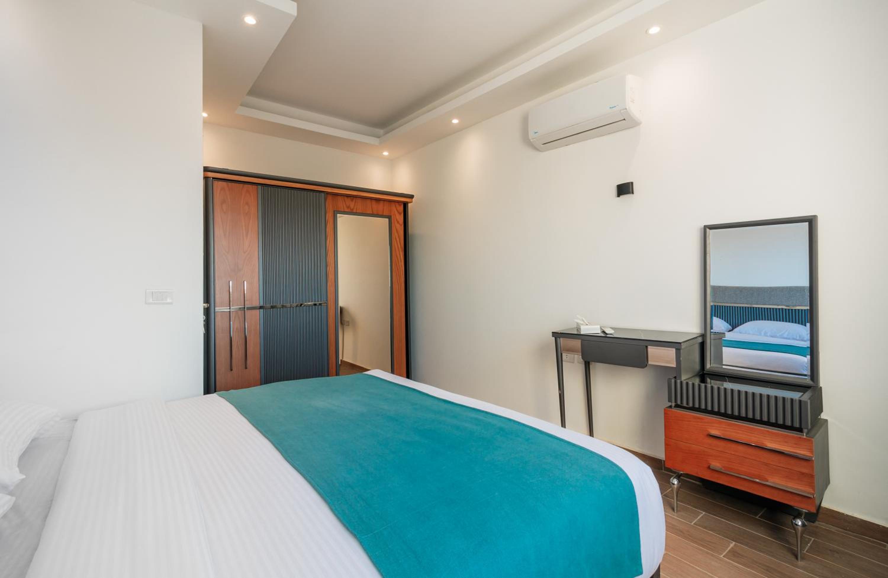 Al Saraya Sahl Hasheesh by Peaks