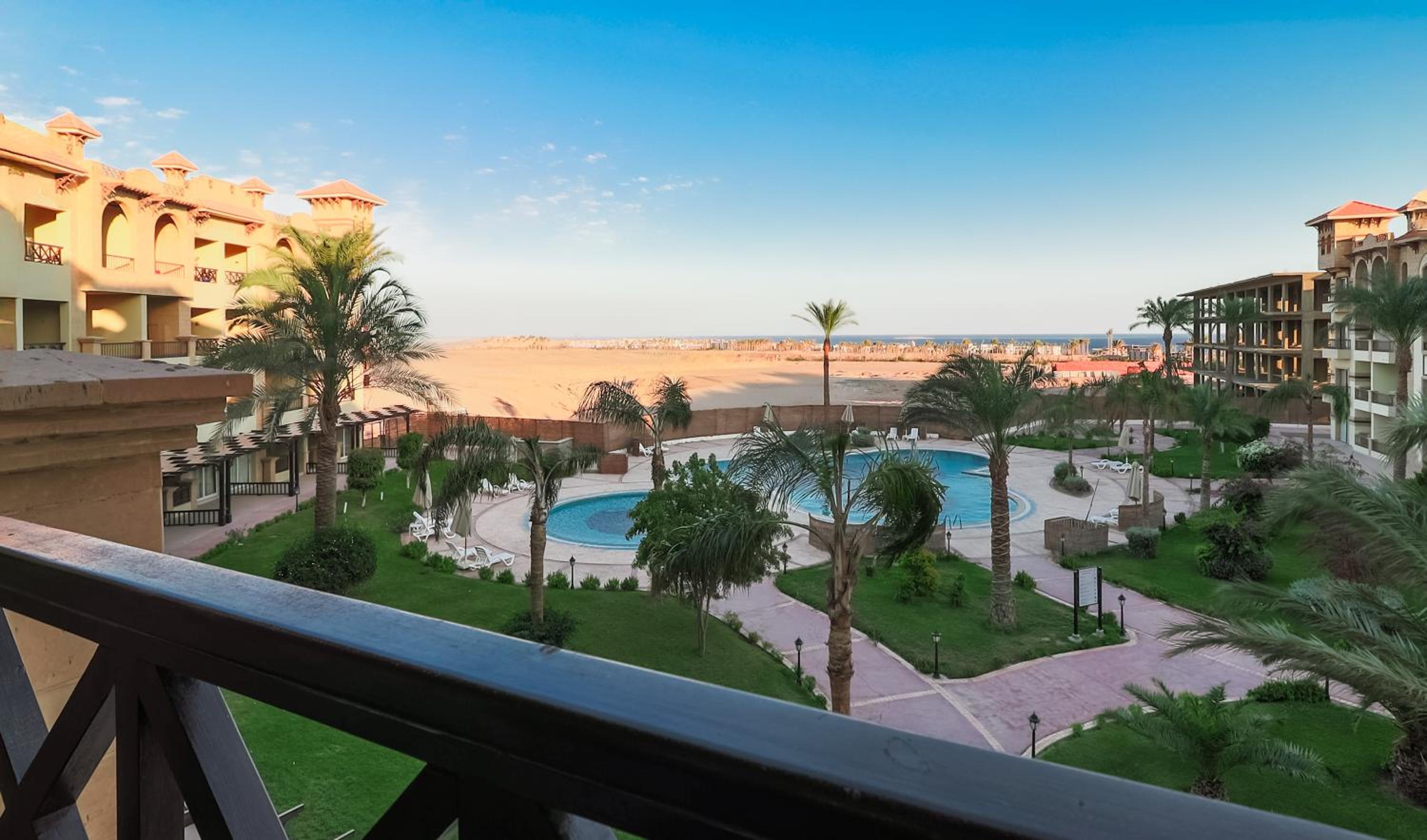 Al Saraya Sahl Hasheesh by Peaks