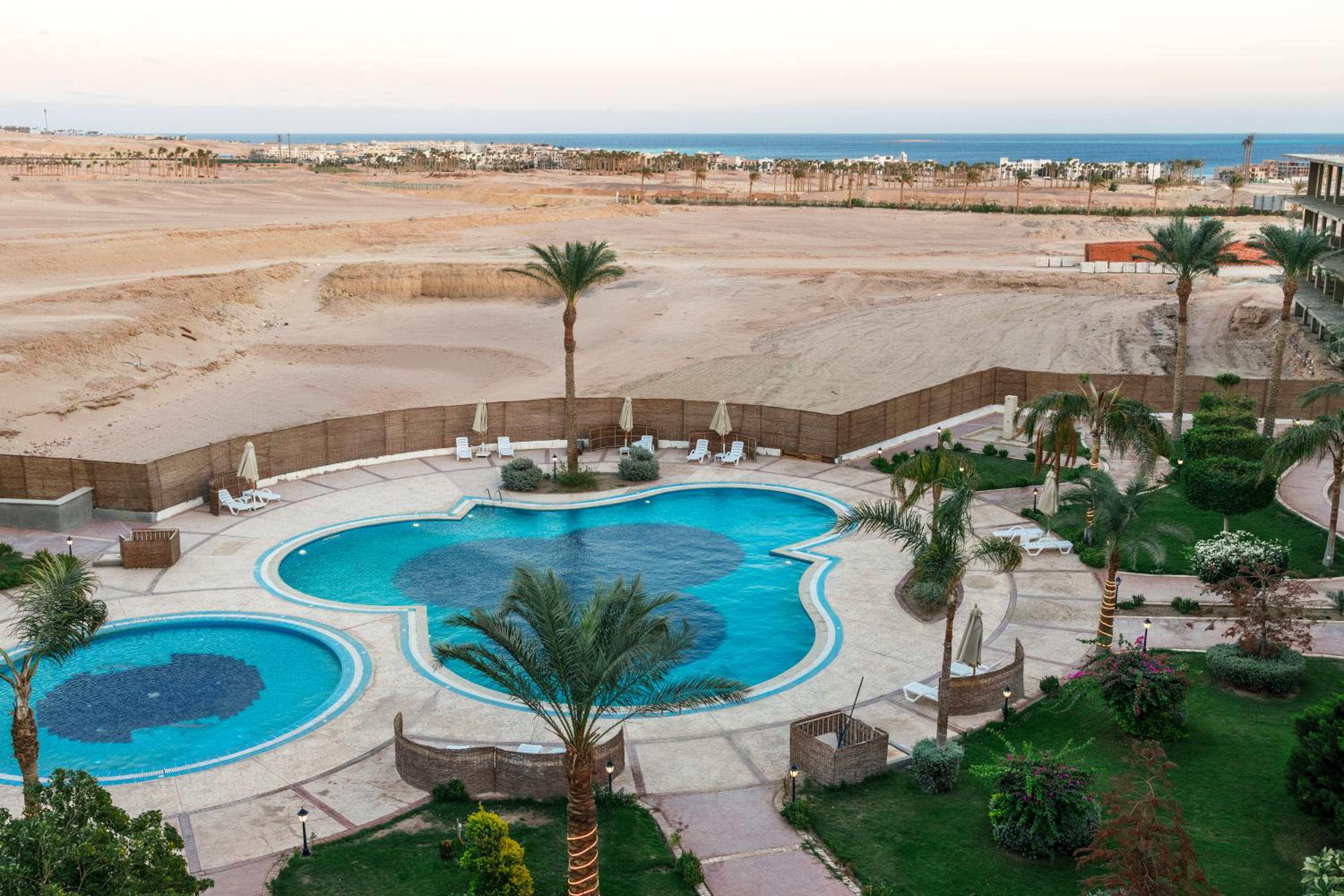 Al Saraya Sahl Hasheesh by Peaks