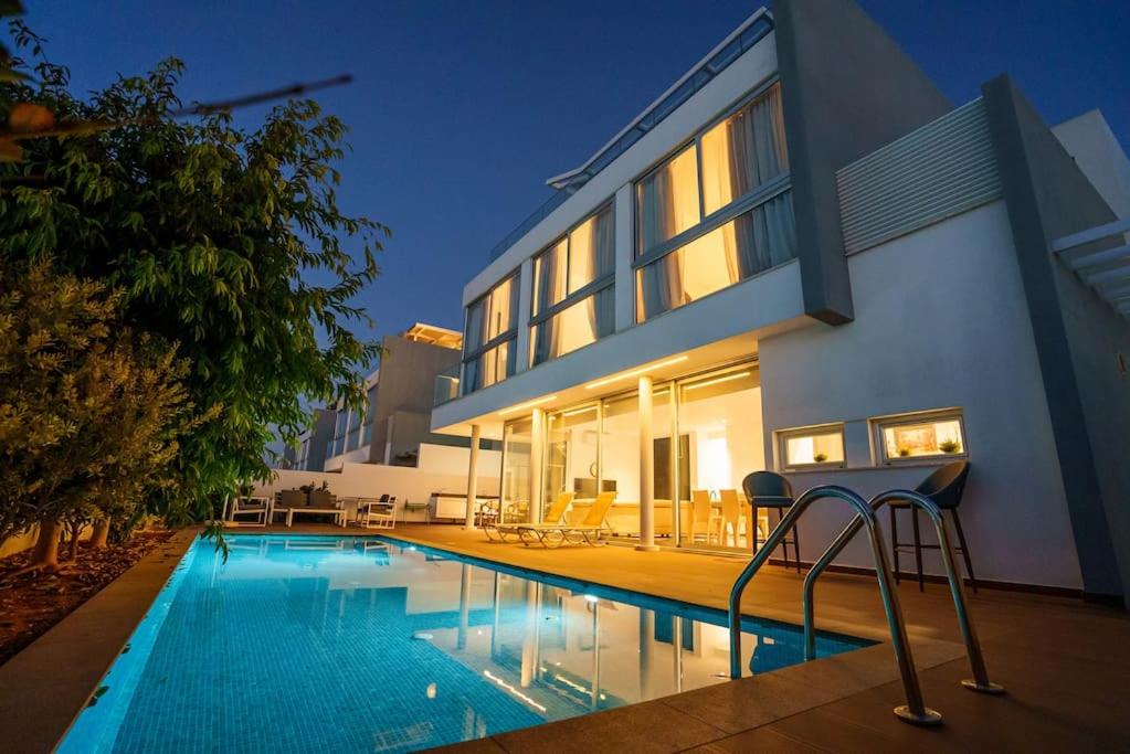 Hubstay - The Royal Palace Lux Private Pool