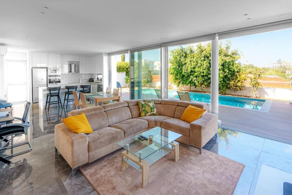 Hubstay - The Royal Palace Lux Private Pool