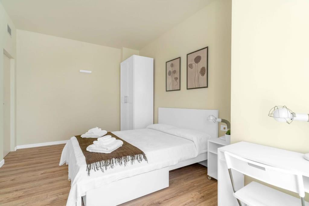 Vibrant Navigli block Apt with AirCondition Porta Genova M2