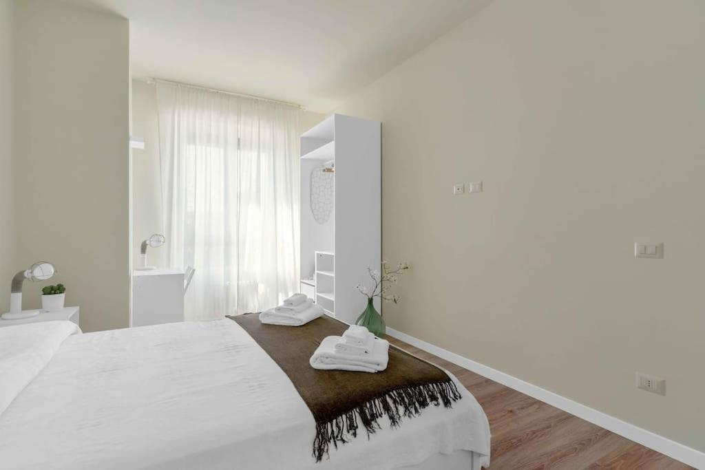 Vibrant Navigli block Apt with AirCondition Porta Genova M2