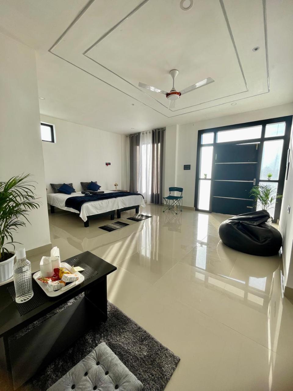 Saya's Abode - Railview Suites view 2