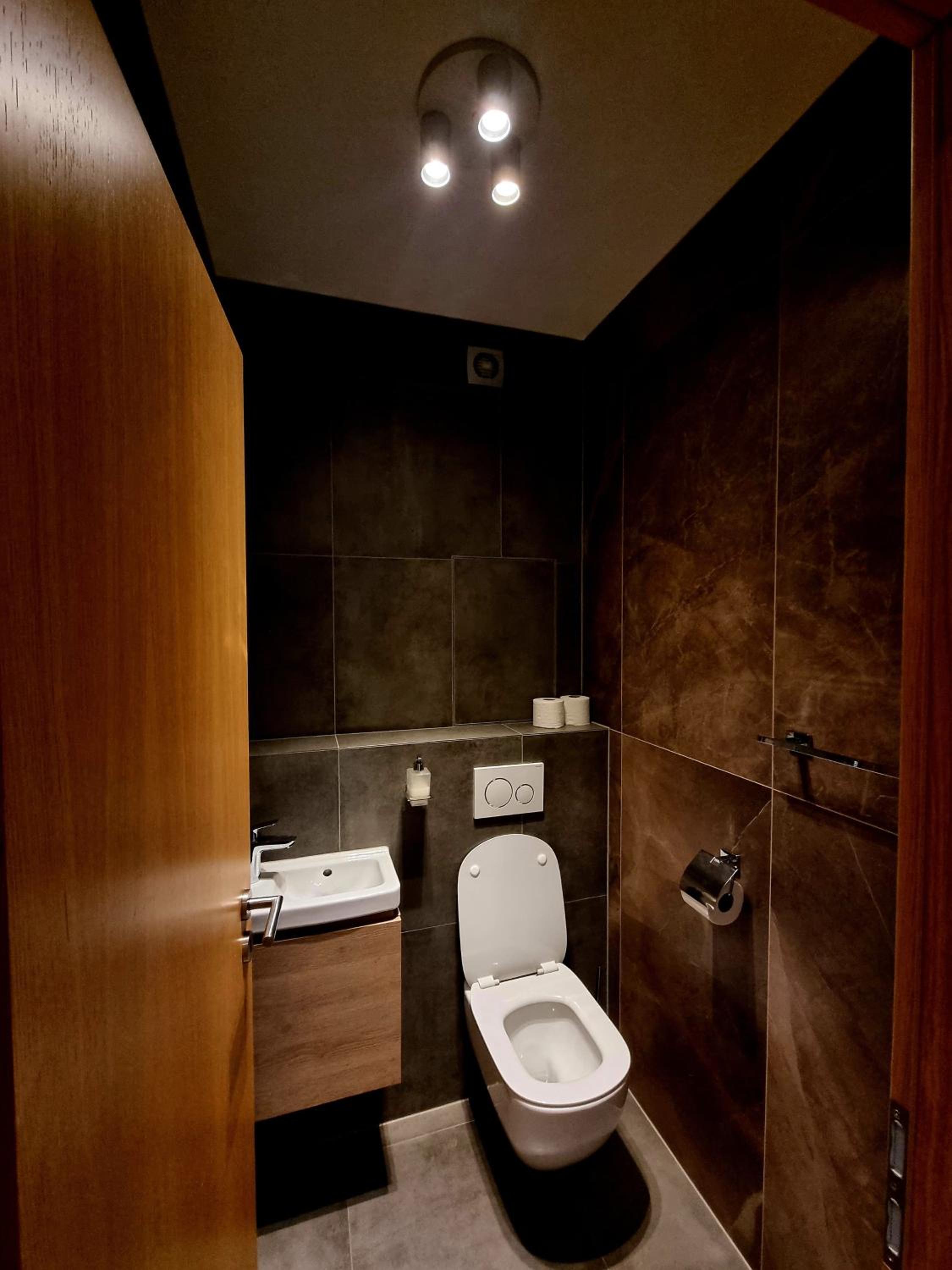 CITY VIEW APARTMENT Free Parking view 3