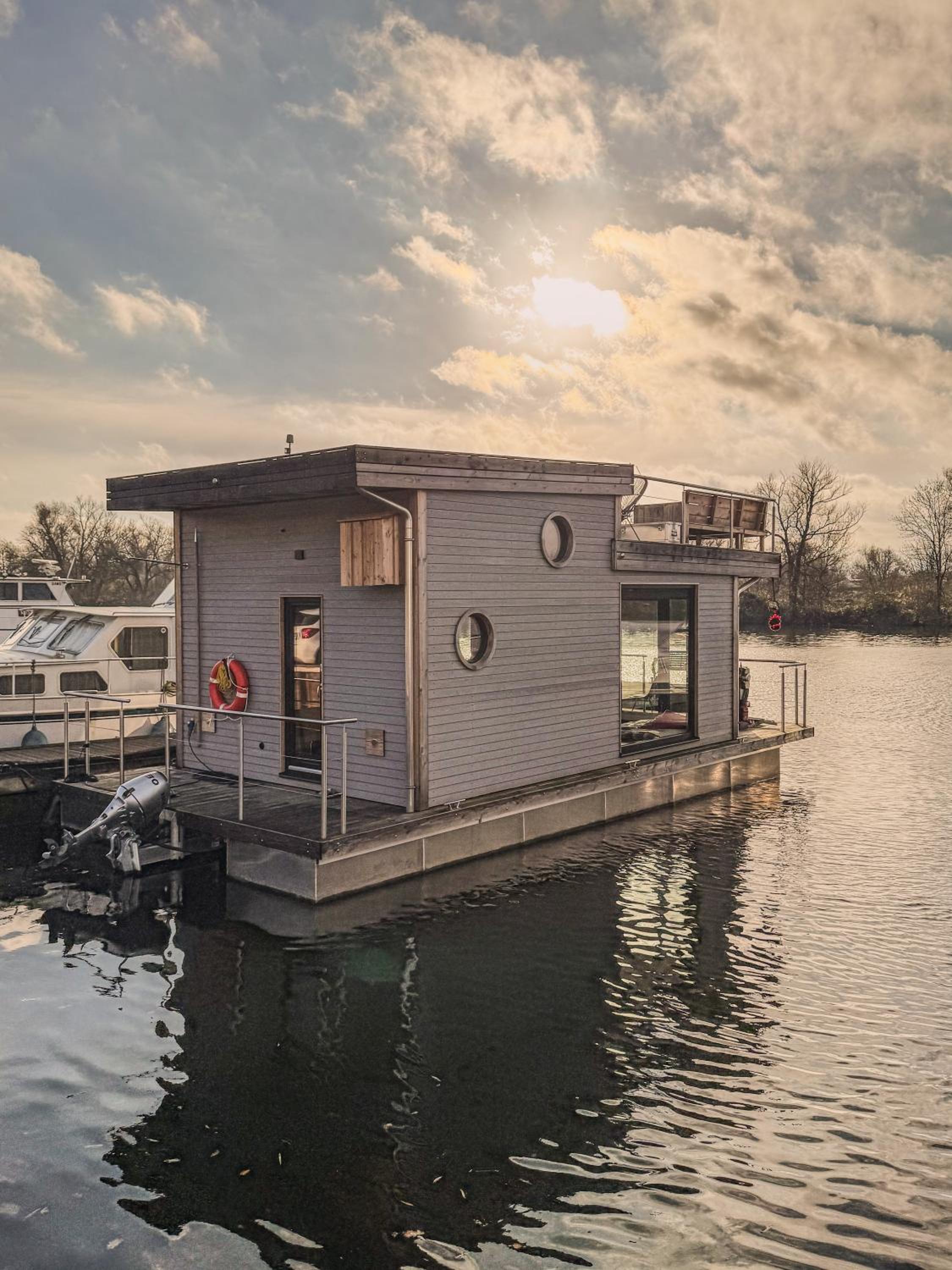 Dein Hausboot OFF für deine Auszeit in Hamburg
