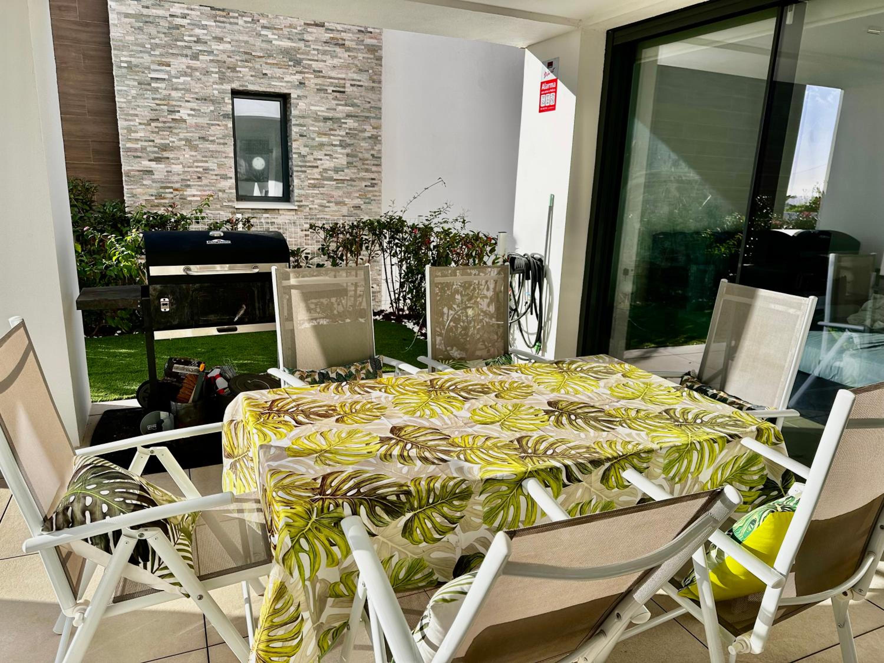 Modern garden apartment by Cabopino golf photo 2
