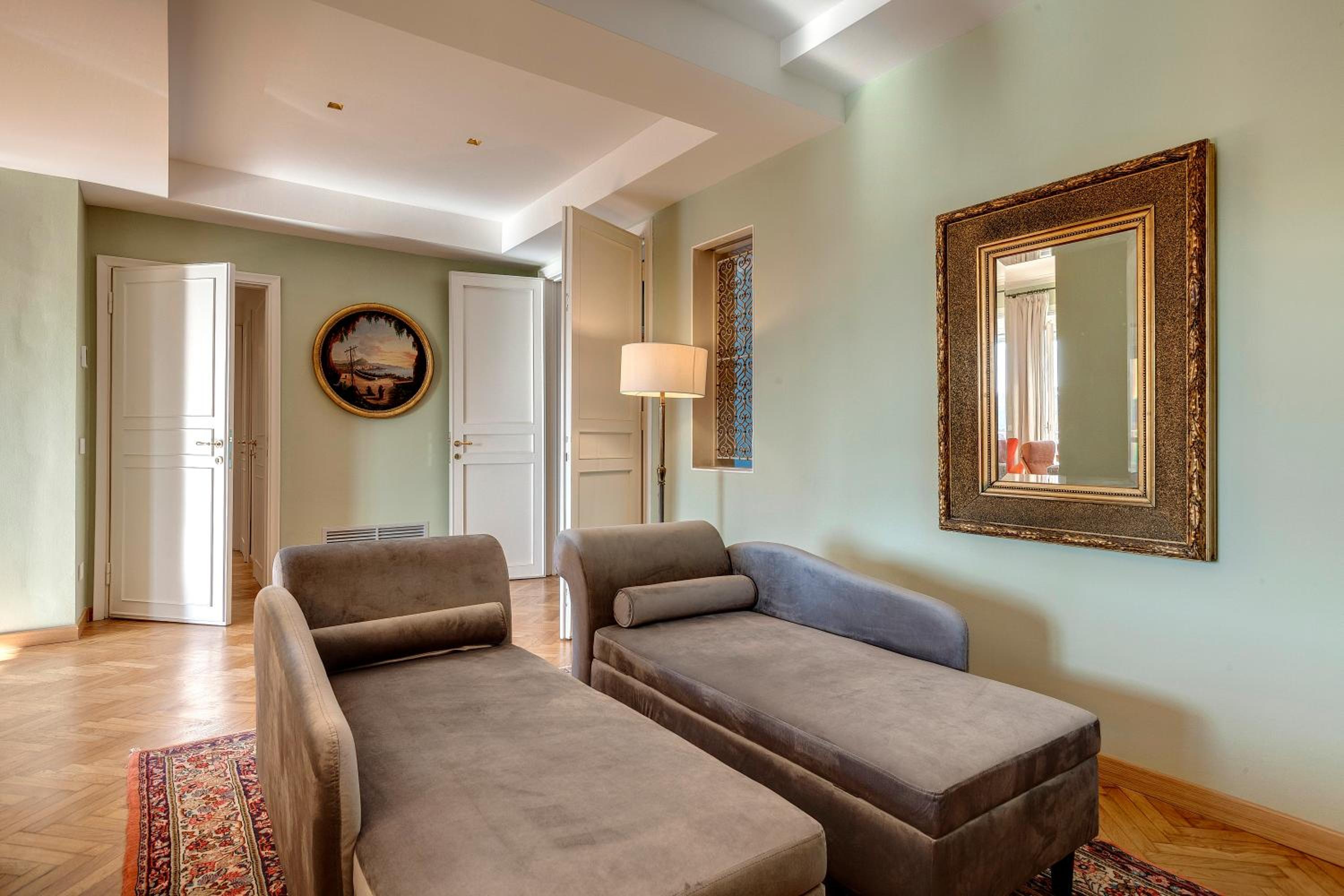 Vespucci Luxury Apartment with Amazing View by Mamo Florence