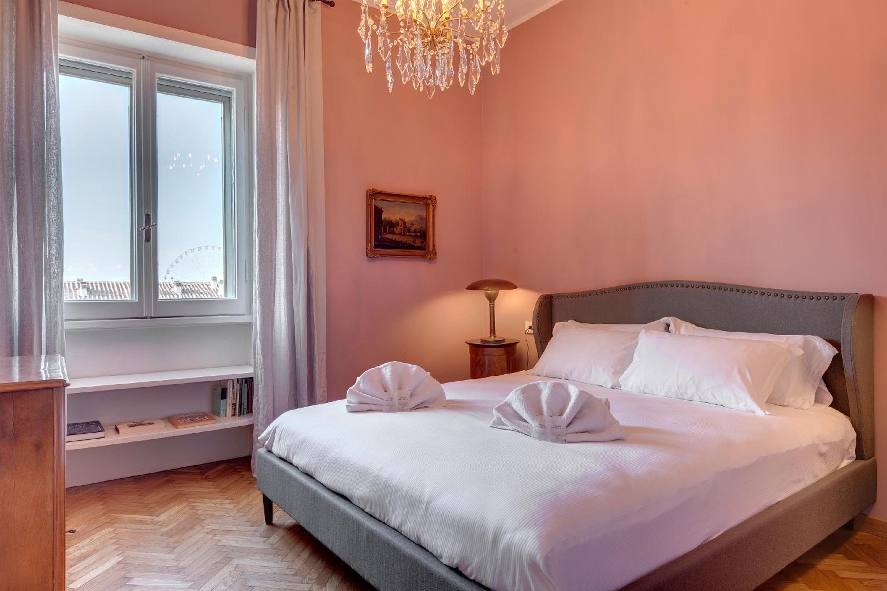 Vespucci Luxury Apartment with Amazing View by Mamo Florence