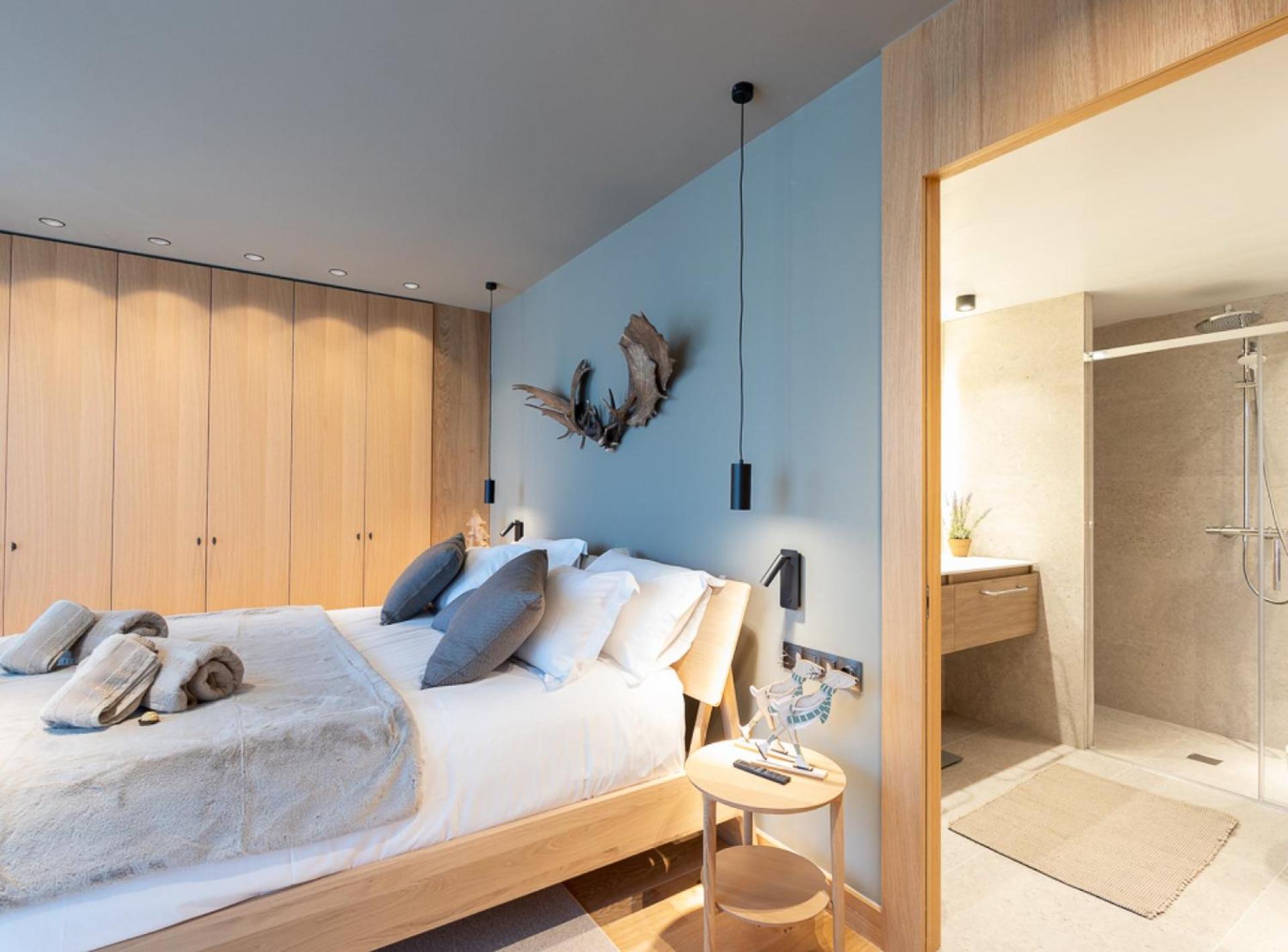 W ISARD LODGE 12 people Sauna Pool 1min Ski Lift