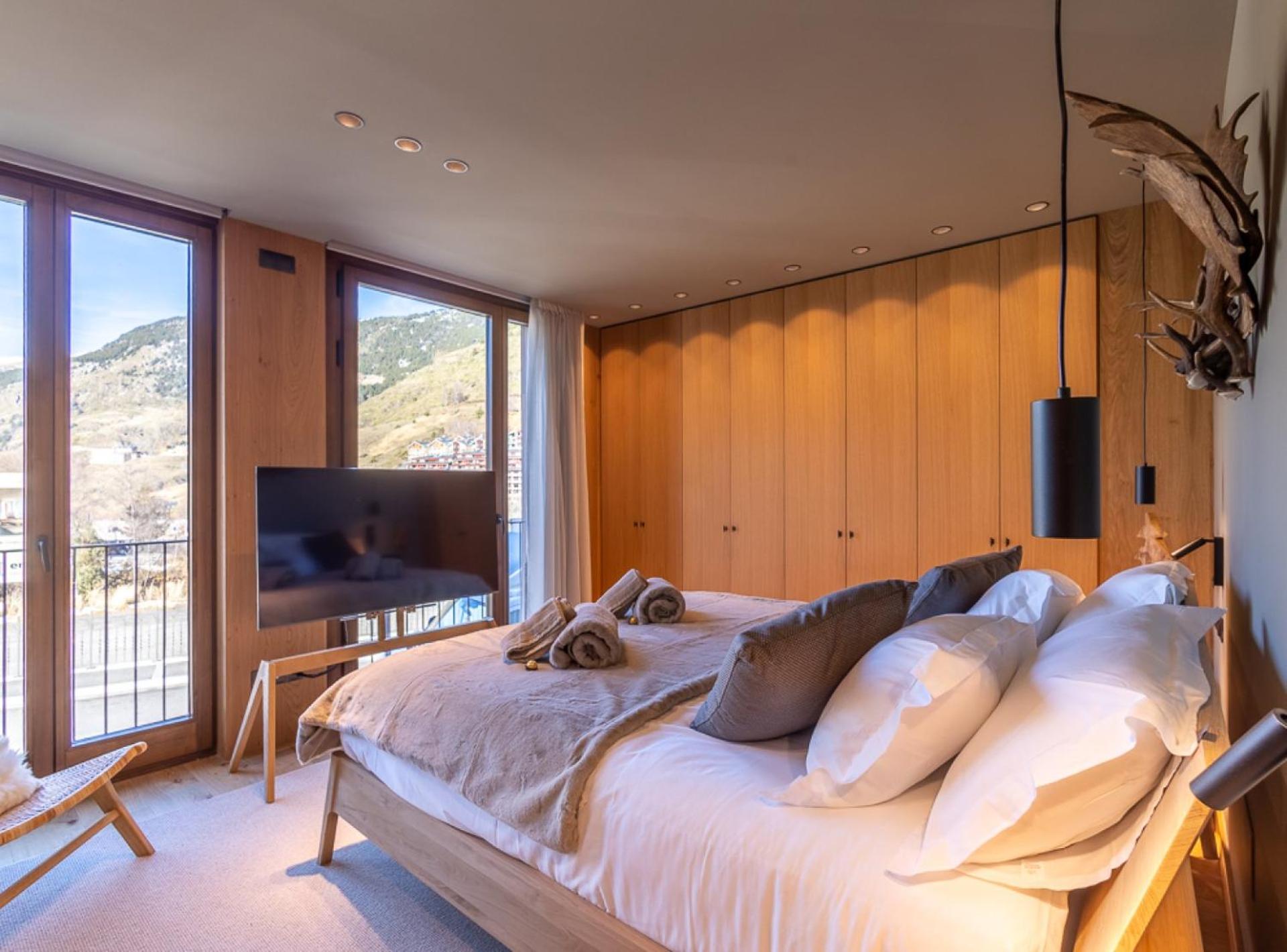 W ISARD LODGE 12 people Sauna Pool 1min Ski Lift