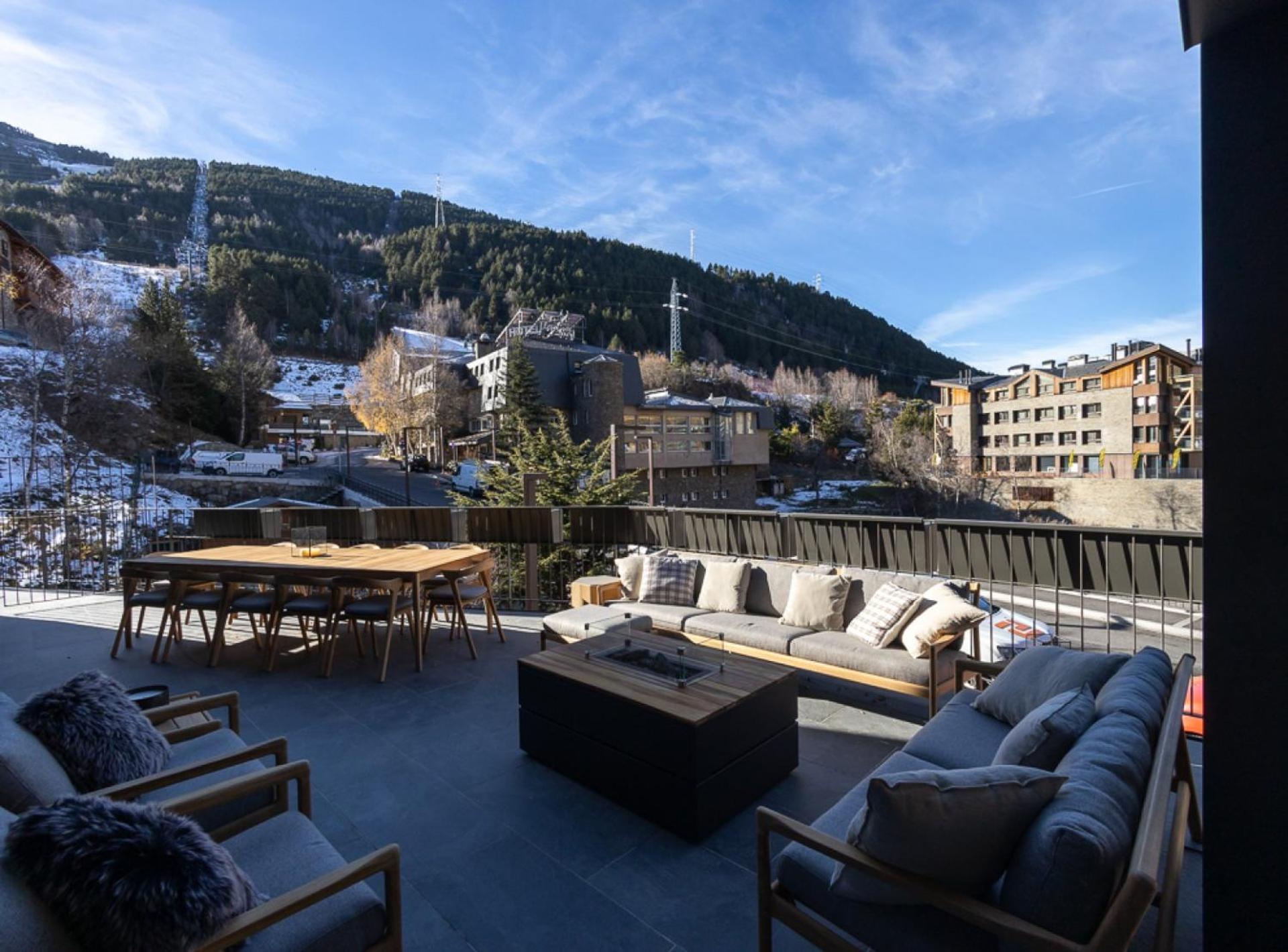 W ISARD LODGE 12 people Sauna Pool 1min Ski Lift