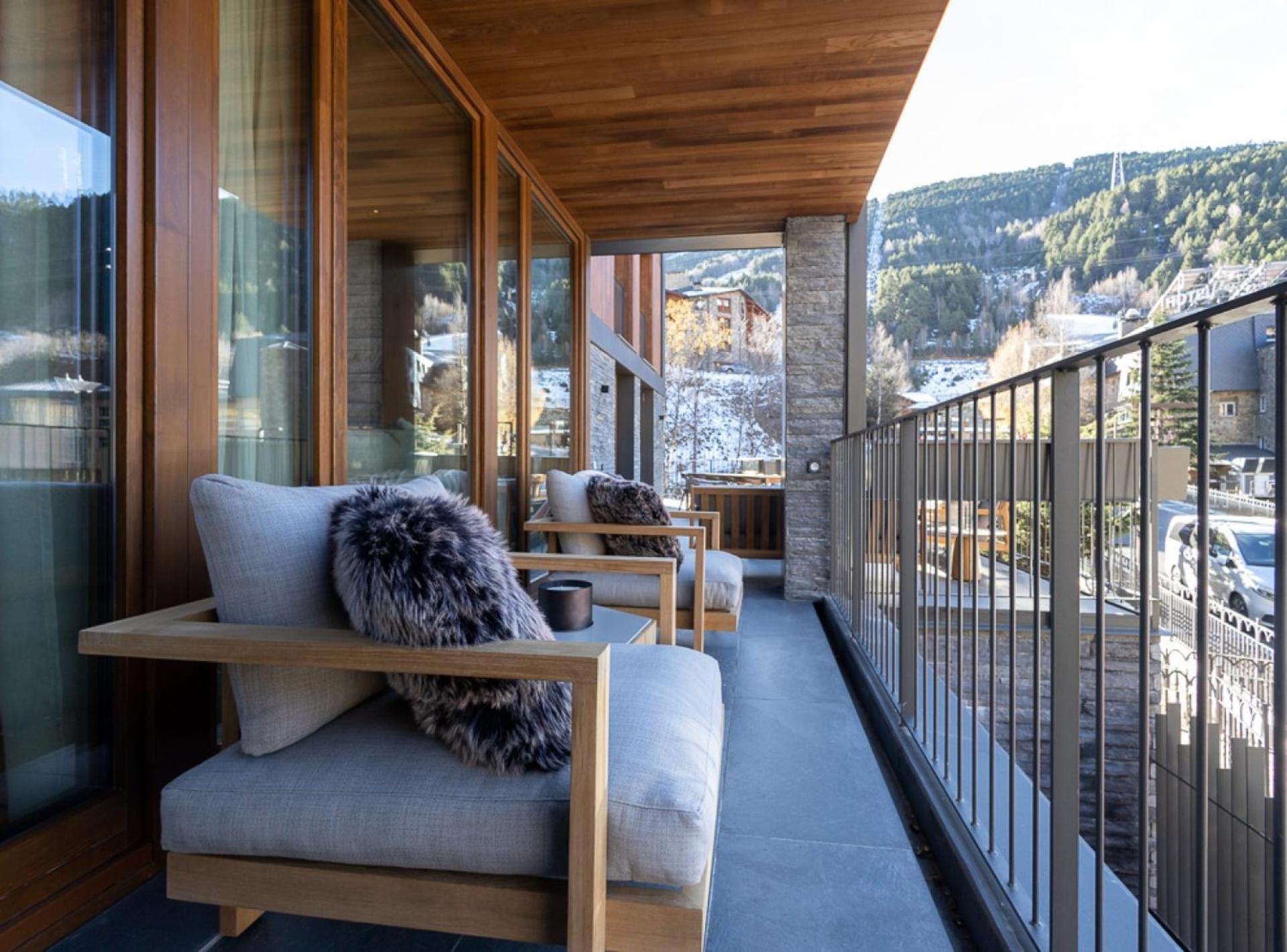 W ISARD LODGE 12 people Sauna Pool 1min Ski Lift