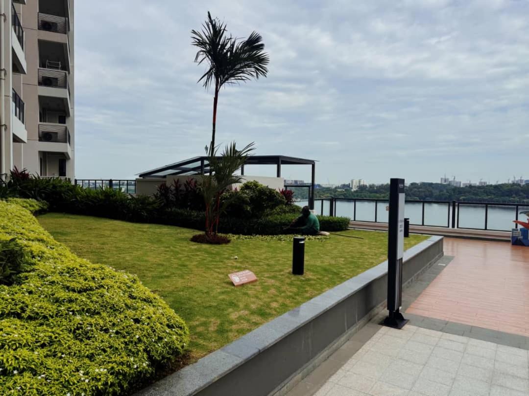 TheBess Hotel Tokyo is located adjacent to Singapore and offers a sea viewIt is a family business smart room with the sea view of Princess Bay富力公主湾