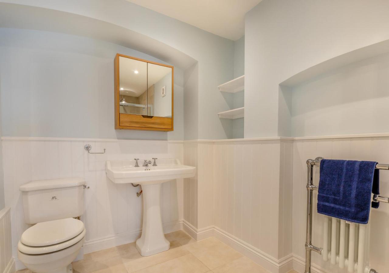 6 Bed in Lee oc-d30327
