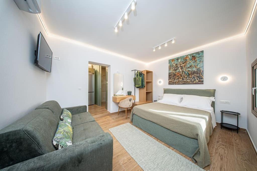 Tzortzatos Tiny Home