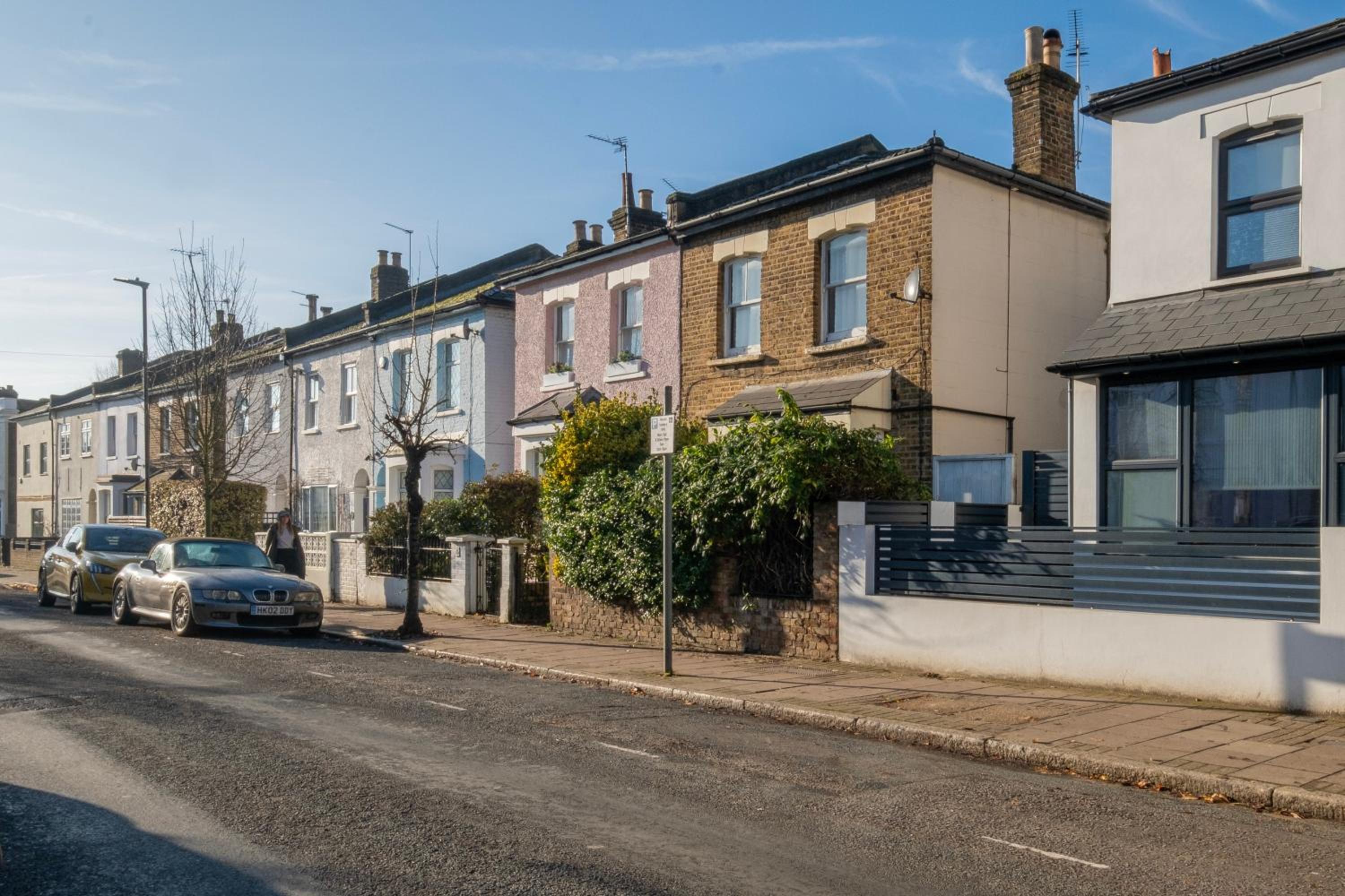 Modern 3BDR Wimbledon Town Centre view 3