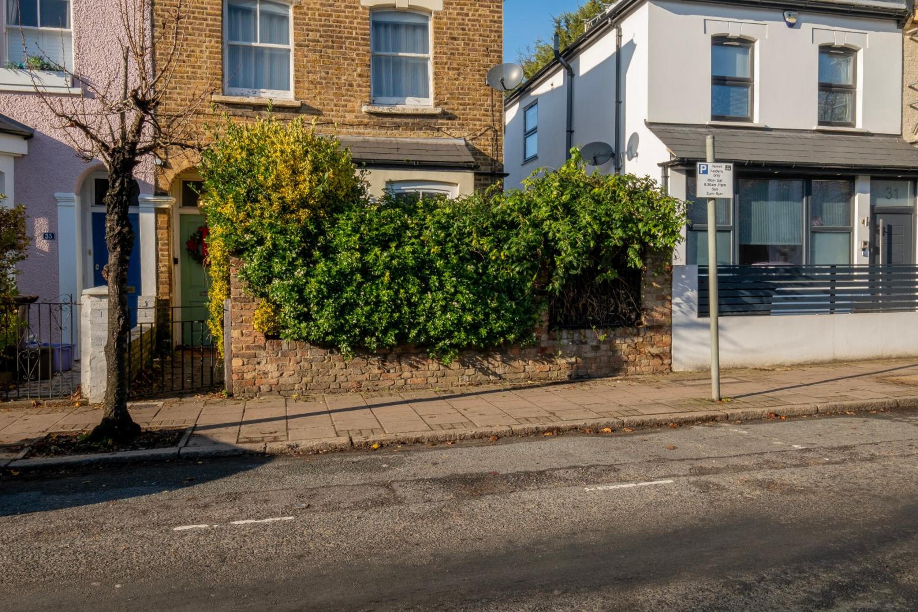 Modern 3BDR Wimbledon Town Centre view 4