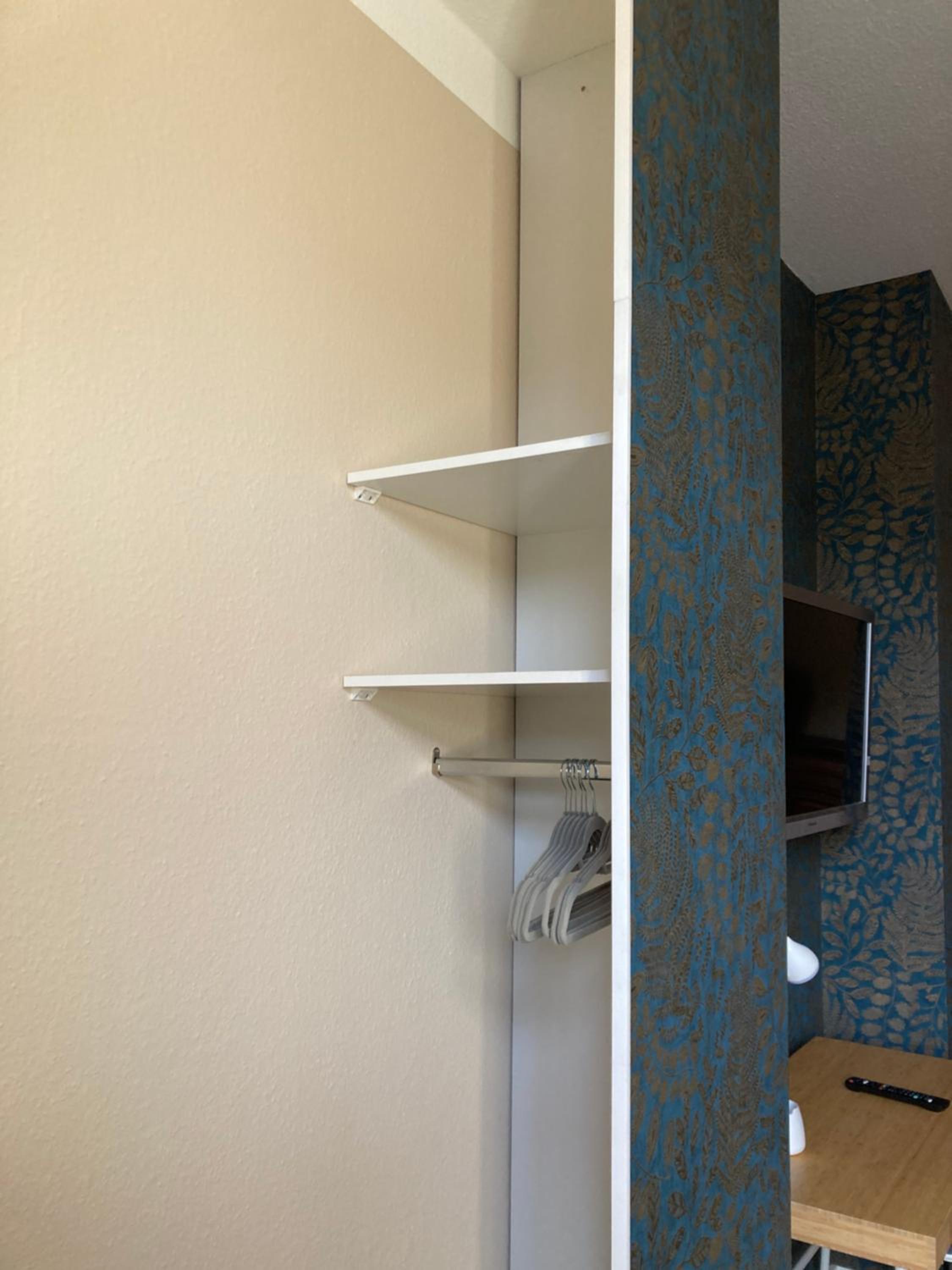 AAB Apartment 80qm mit 2 Schlafzimmern, Self-Check-in mit Wlan und gratis Parkplatz am Haus