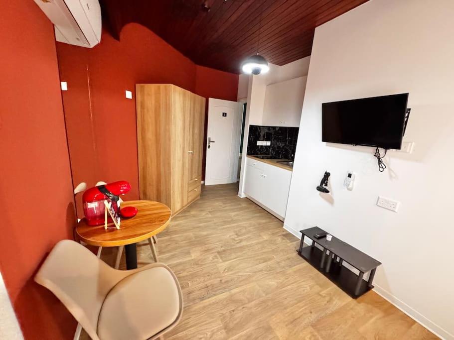Modern Studio N1 private Kitchenette and Bathroom
