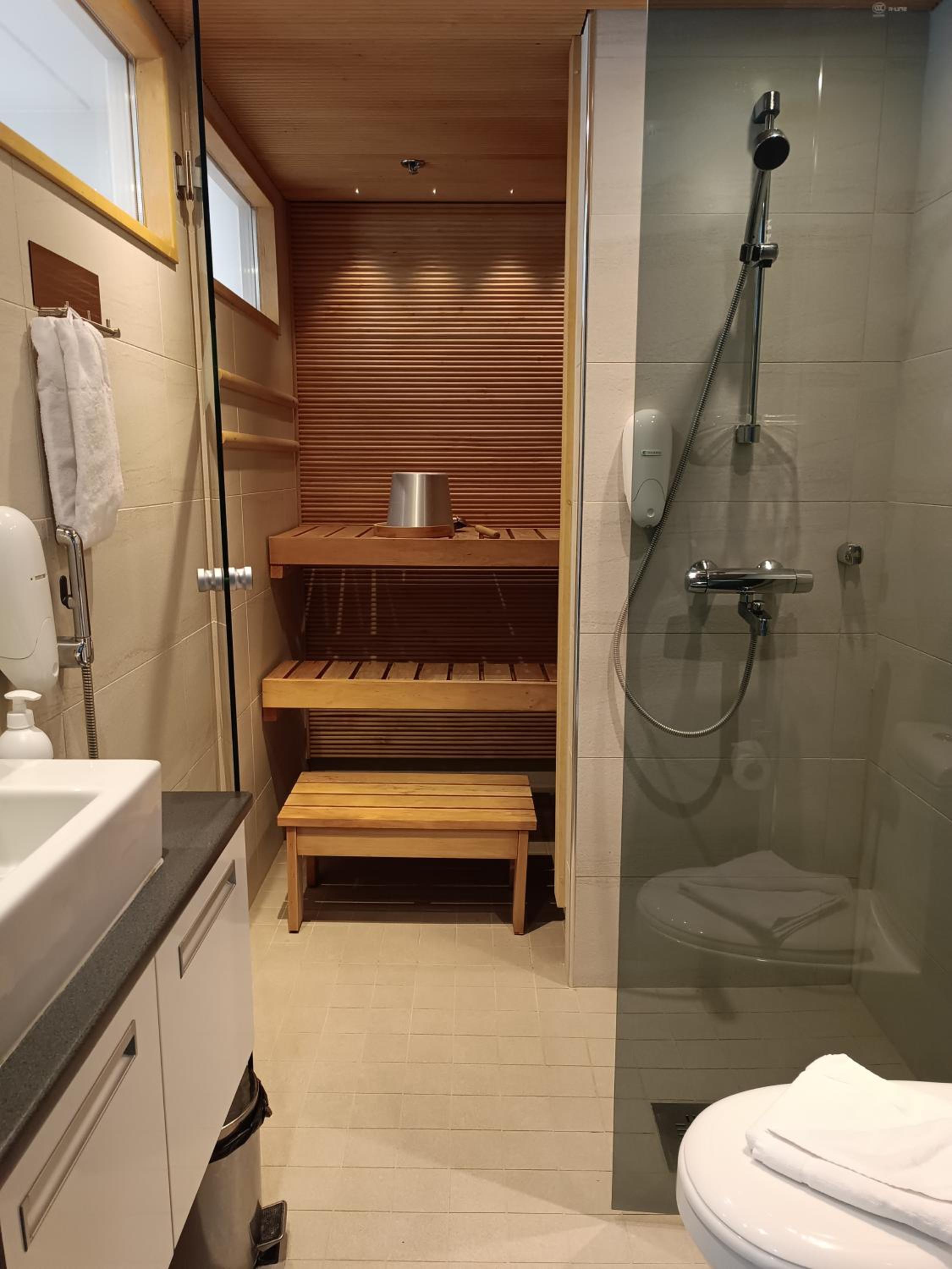 Levi Suites Levi Gold
