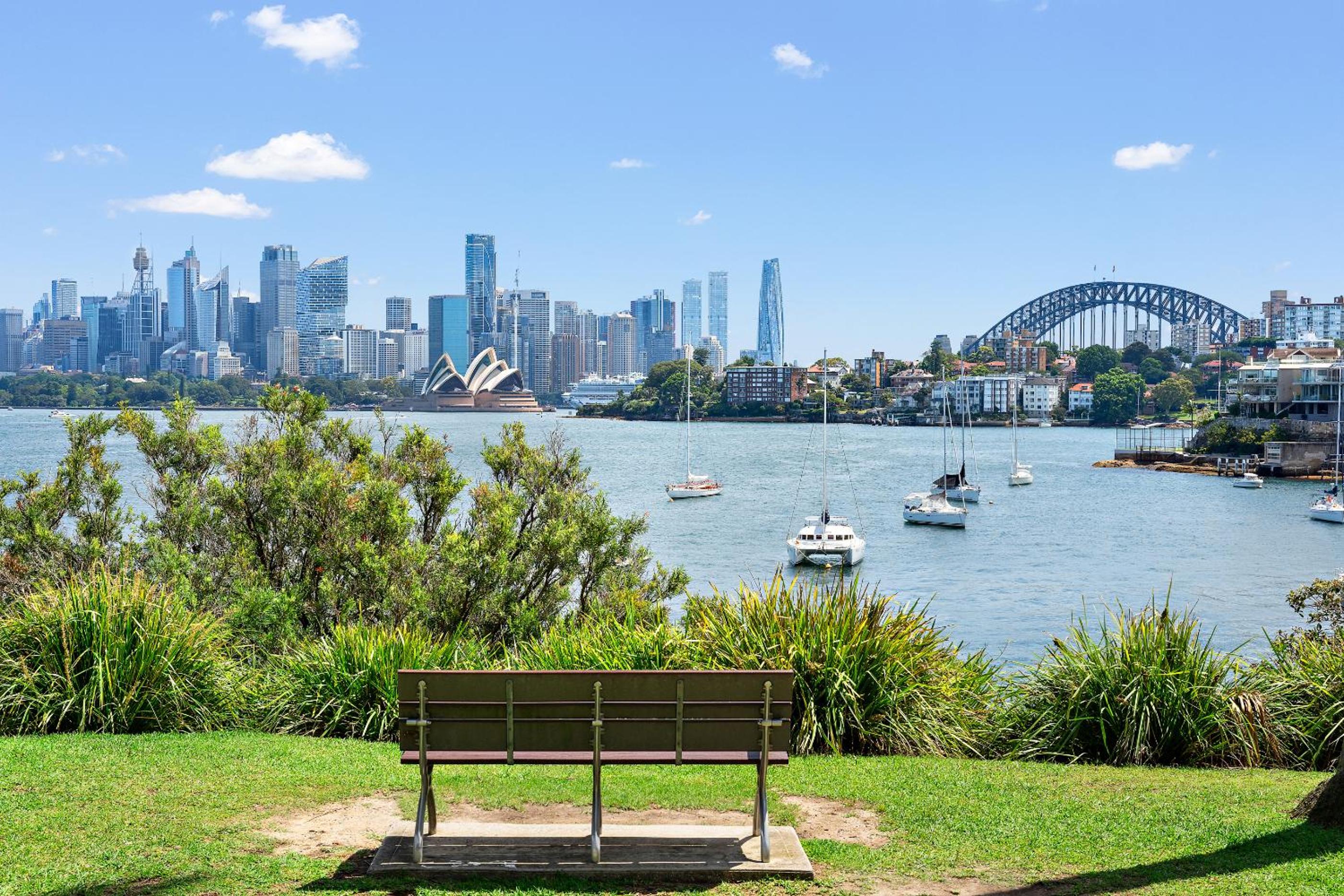 Harbourfront Haven 4BR Retreat with Stunning Views of Sydney Iconic Landmarks