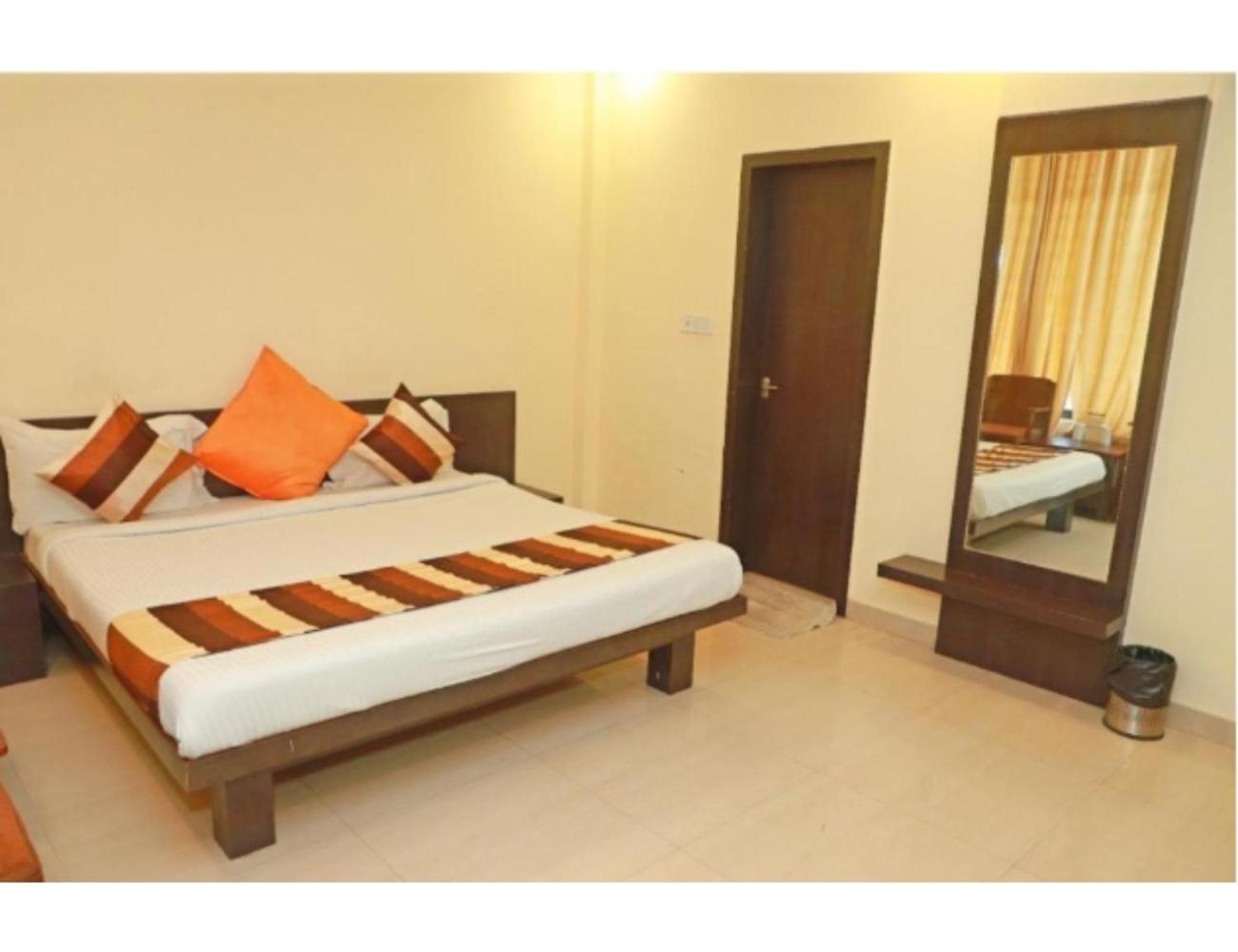 Suryodaya Hotel, 4km from Shri Mahakaleshwar Jyotirlinga, Ujjain