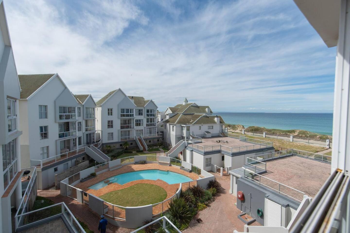 Barefoot Bliss - Summerseas view 2