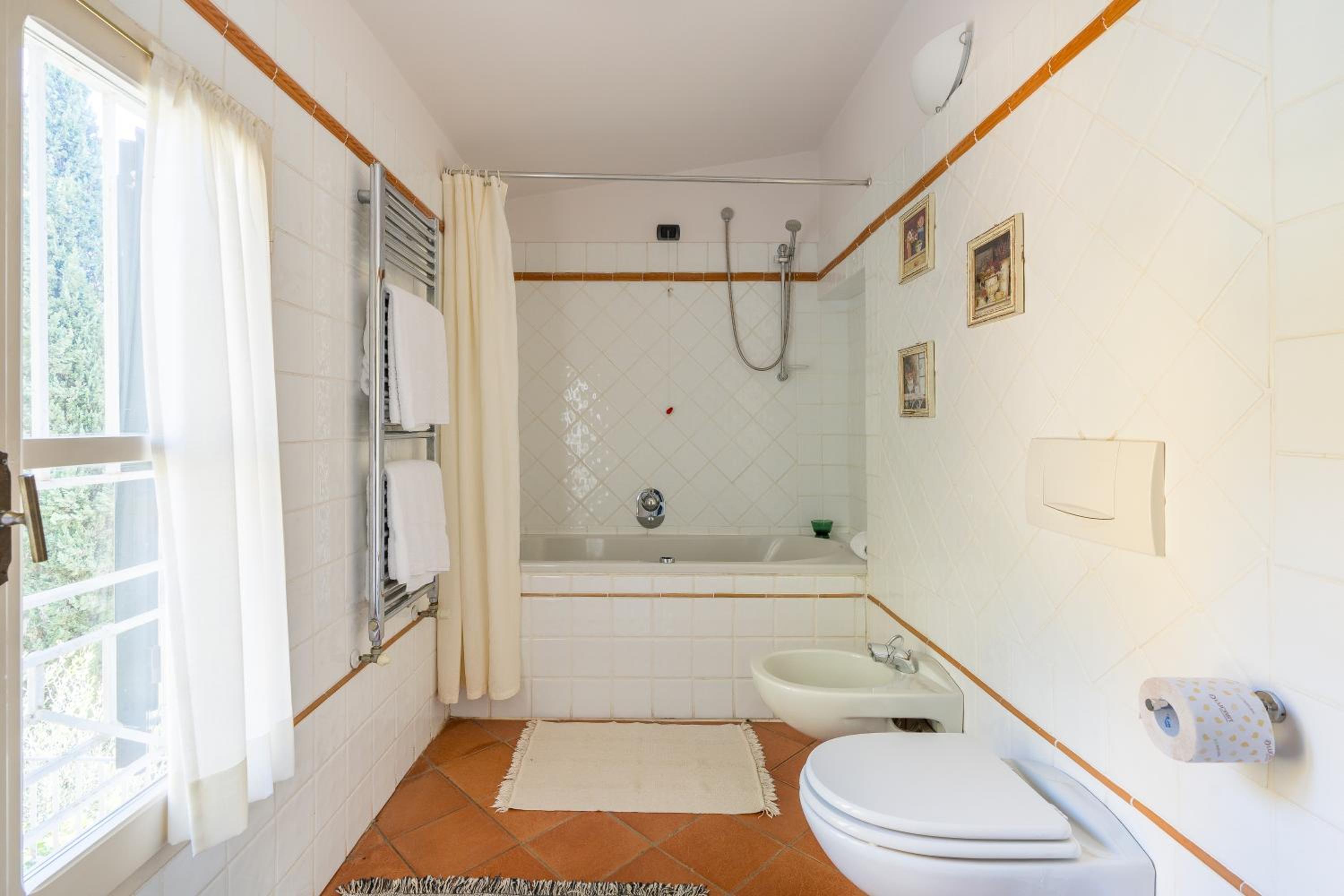 Private Jacuzzi - Villa Bellosguardo in Florence Historic Center